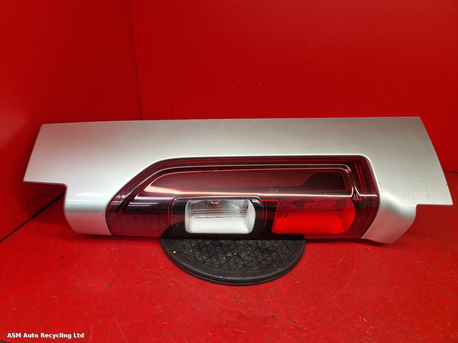 View Auto part R Taillight Vauxhall Vivaro 2017