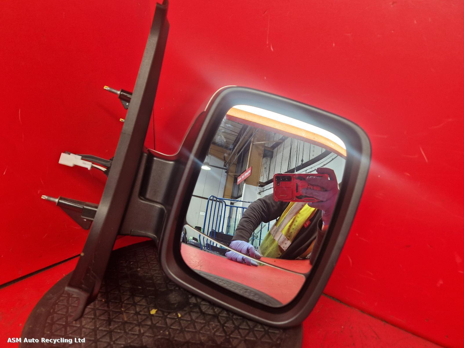 View Auto part R Door Mirror Vauxhall Vivaro 2017