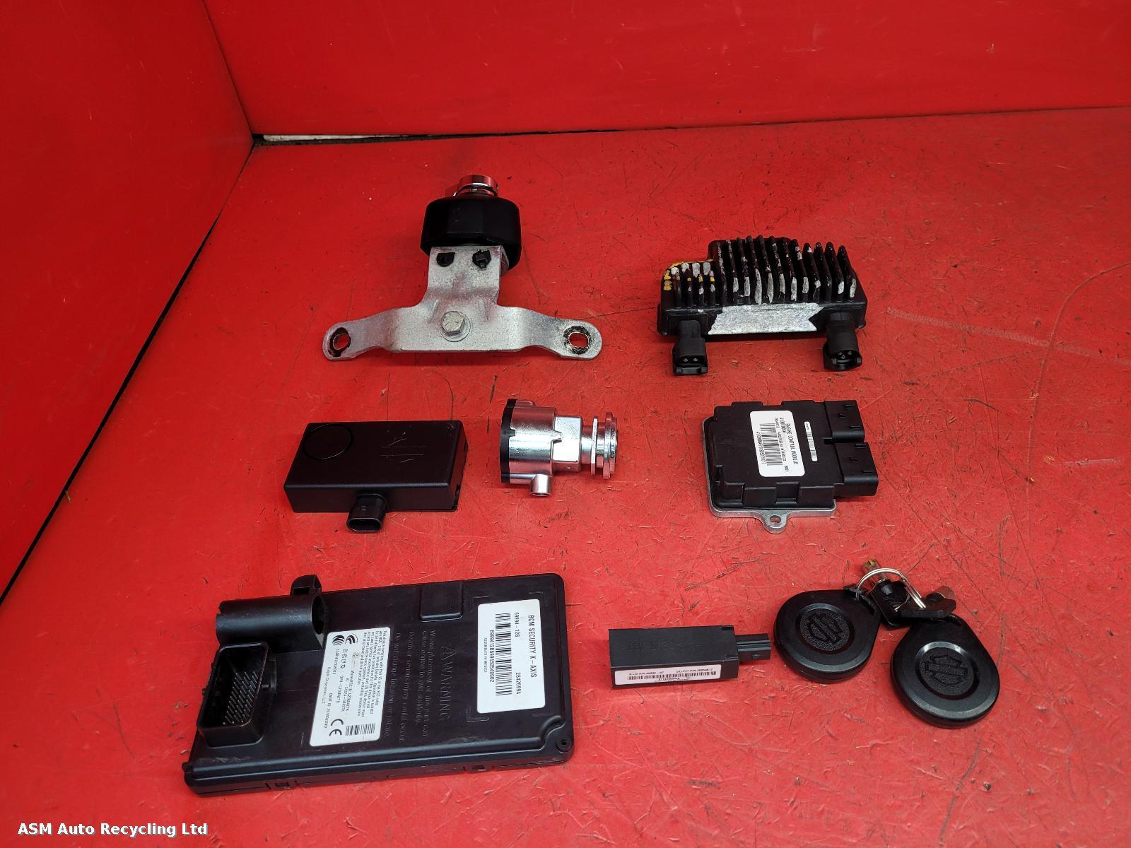 View Auto part Comp.Lock Set + Keys Harley Davidson Fxdl 103 Dyna Lowrider 2015