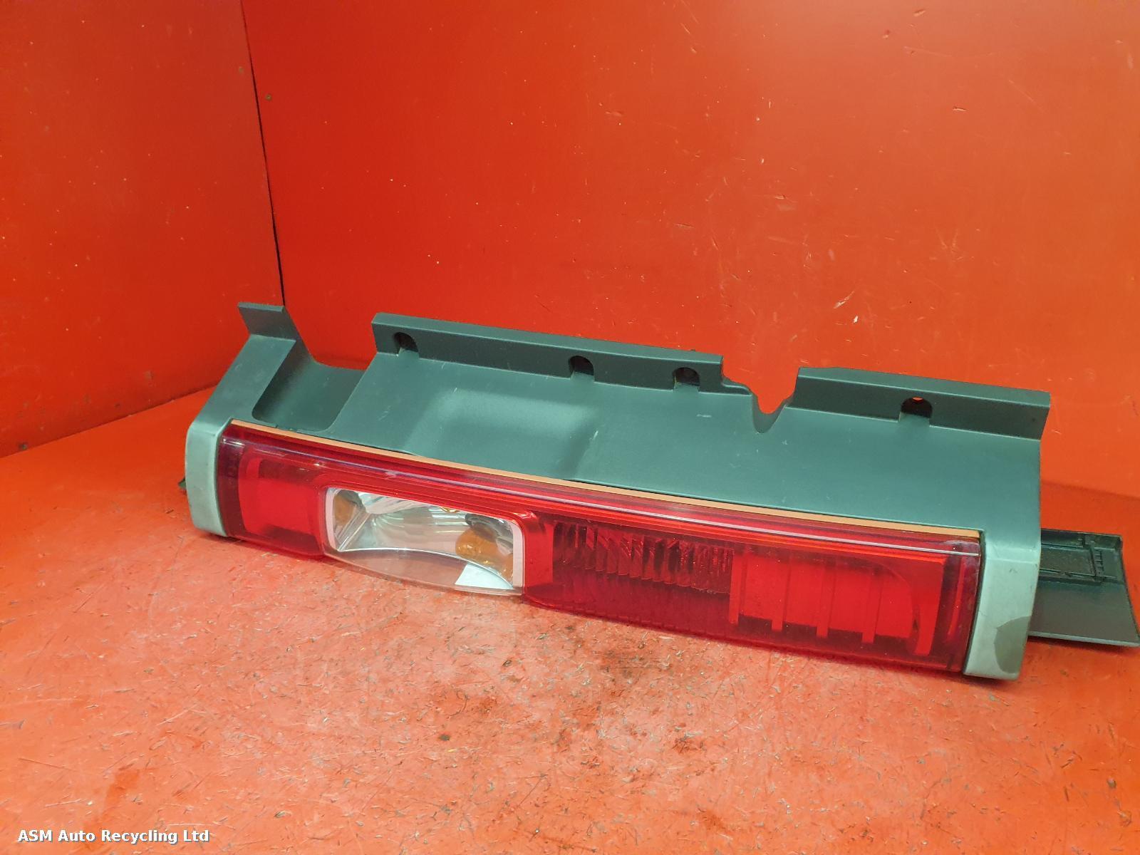 View Auto part R Taillight Renault Trafic 2011