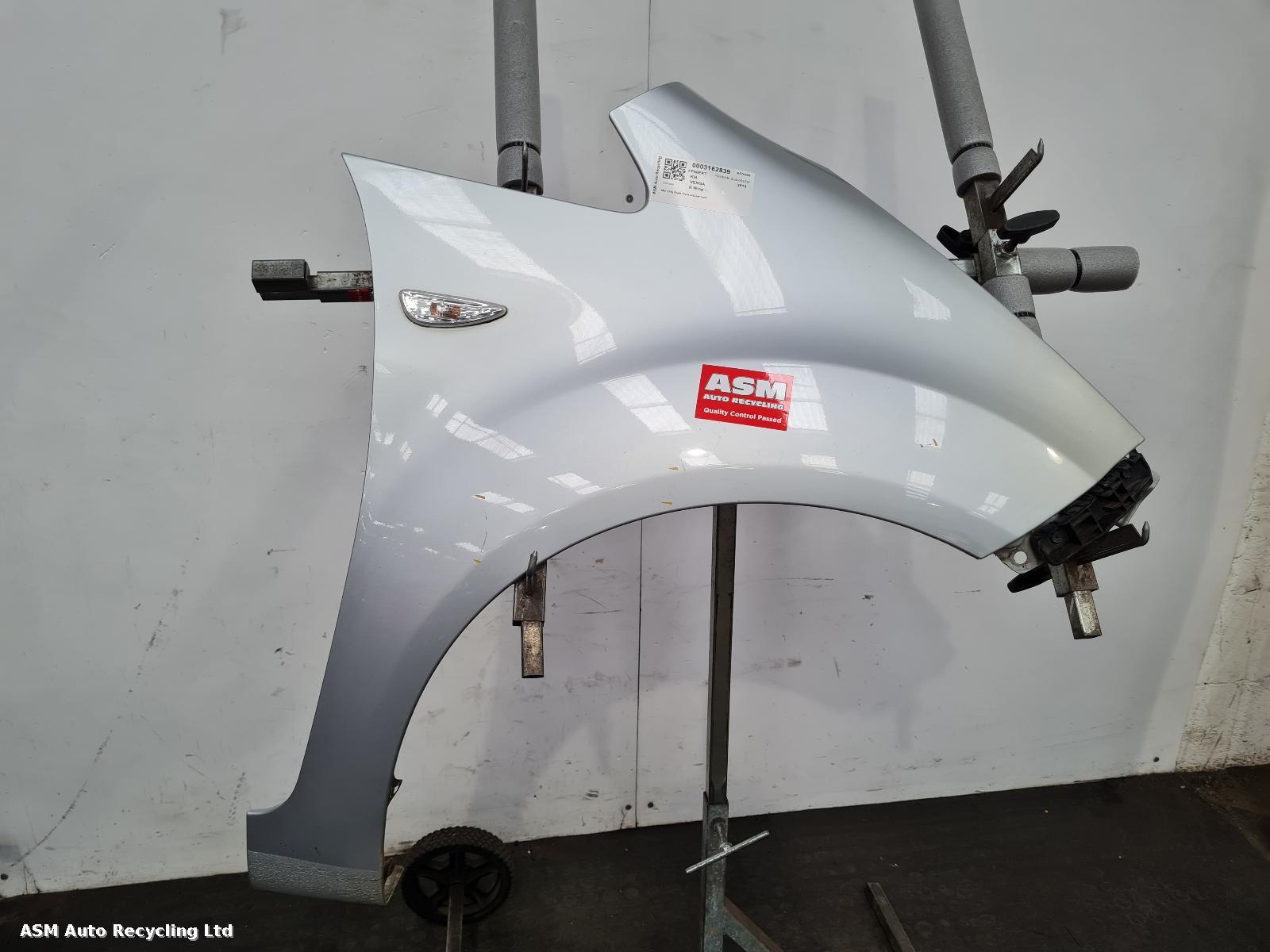 View Auto part R Wing Kia Venga 2010