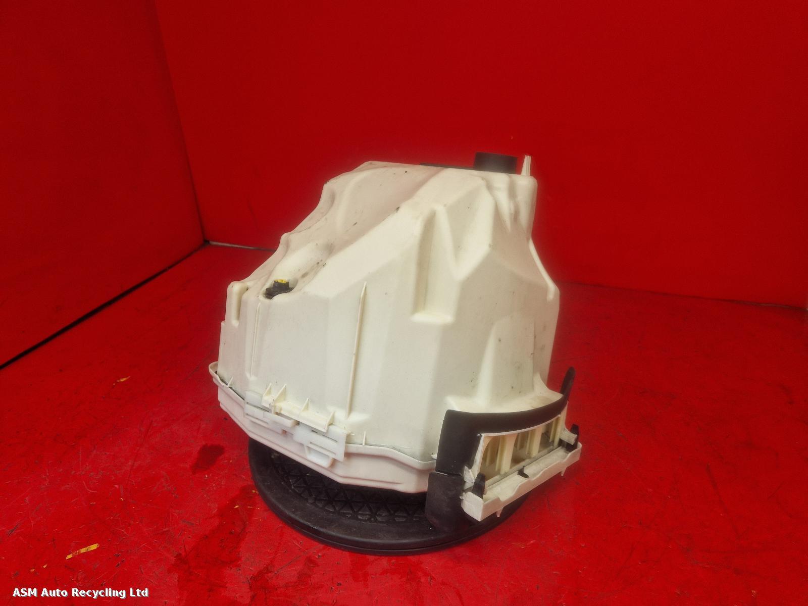 View Auto part Fuse Box Bmw 3 Series 2009