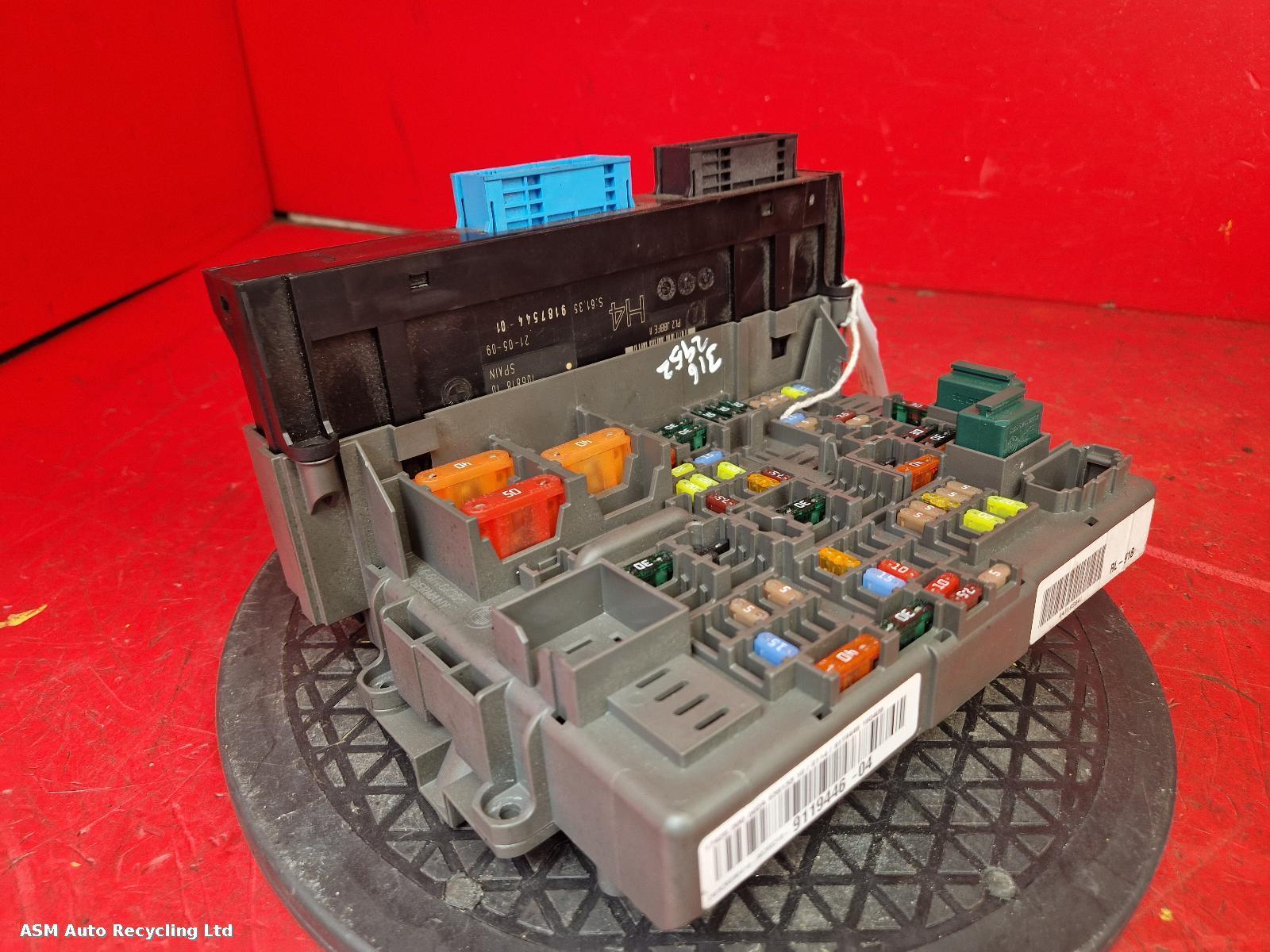 View Auto part Fuse Box Bmw 3 Series 2009