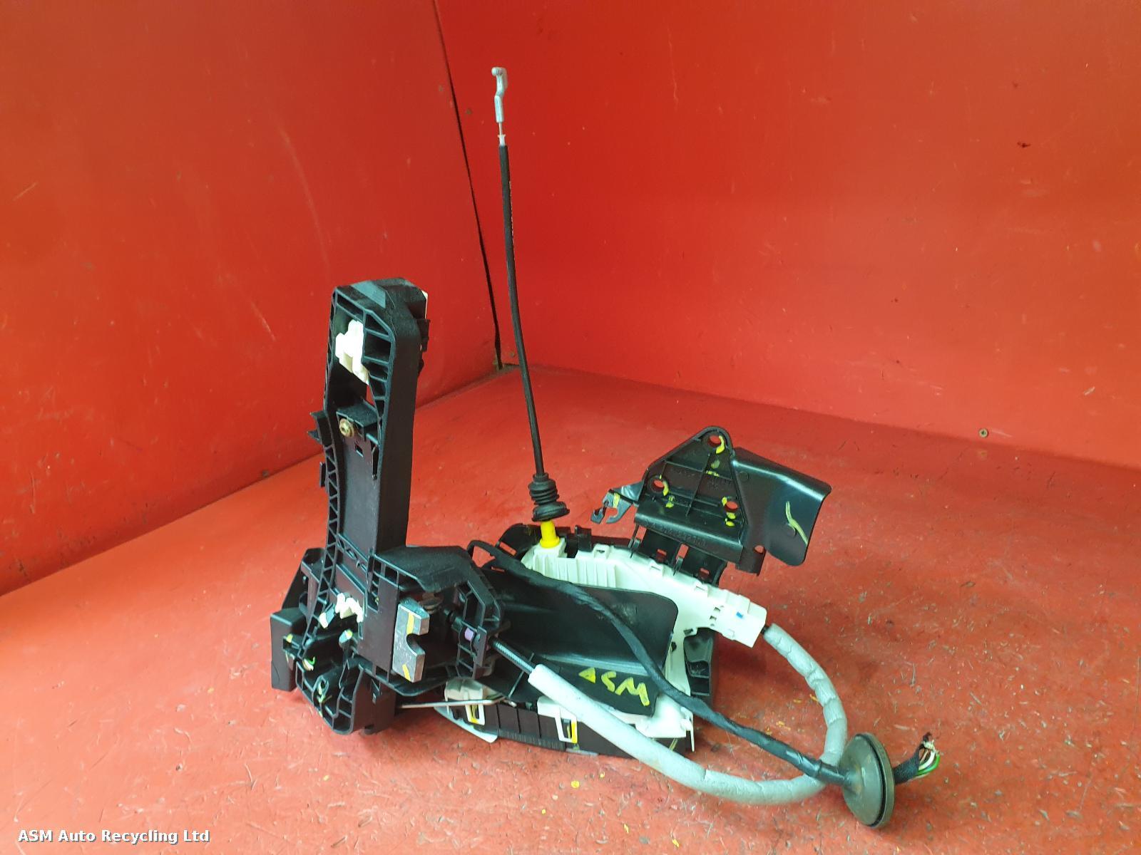 View Auto part Door Lock Assembly Mercedes C Class 2008