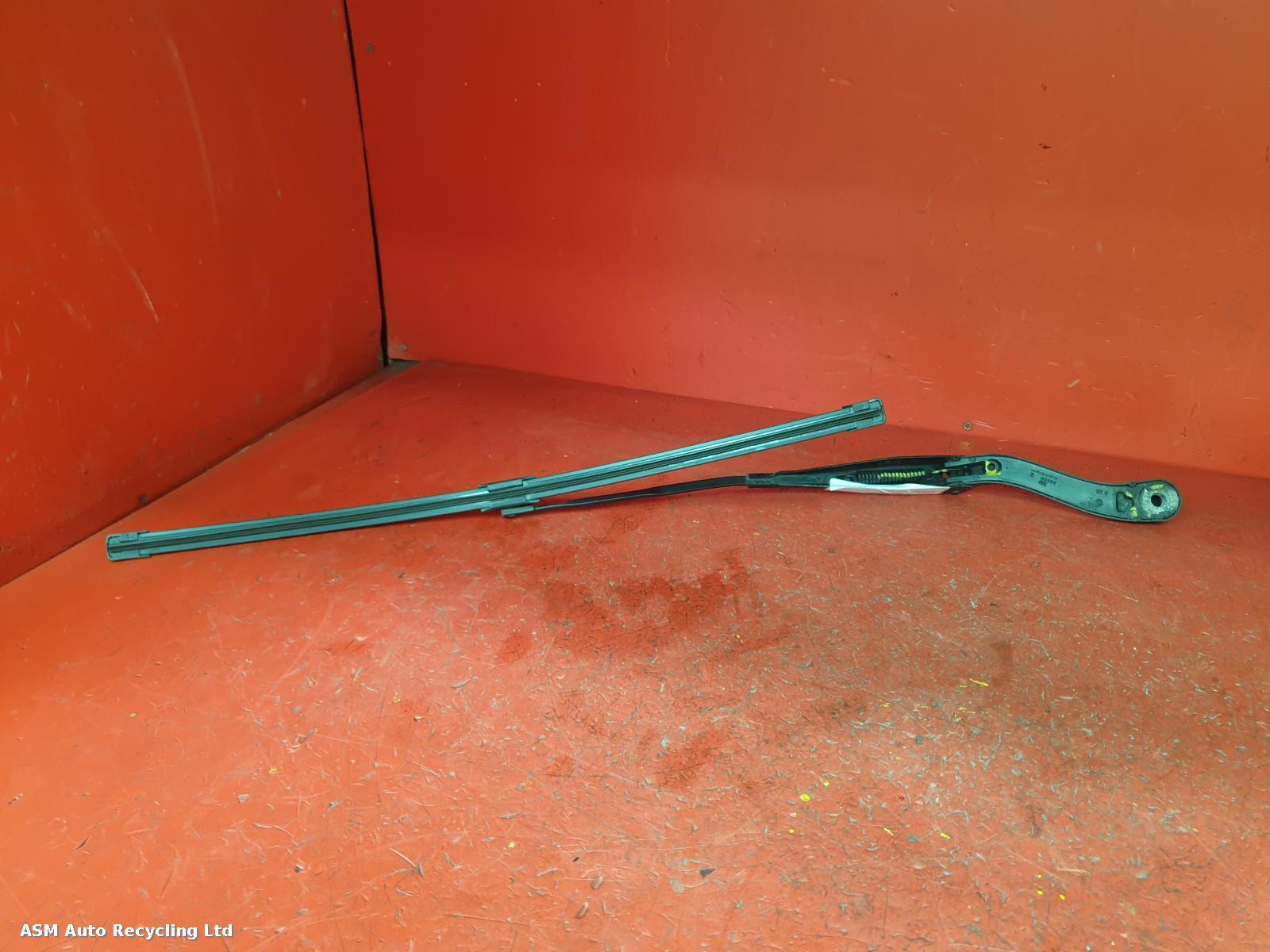 View Auto part Wiper Arm Mercedes C Class 2008