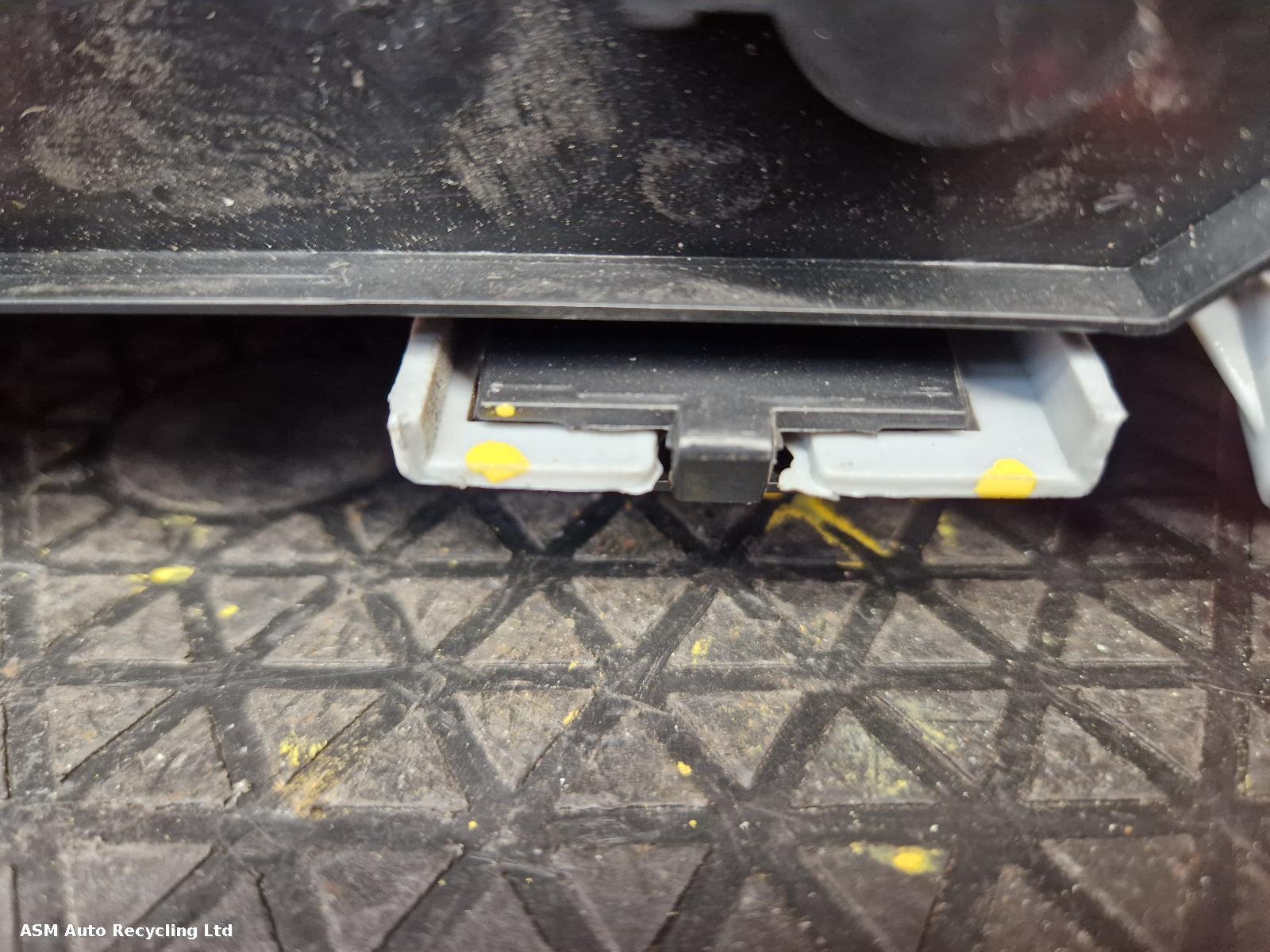 View Auto part R Taillight Ford Transit Connect 2006
