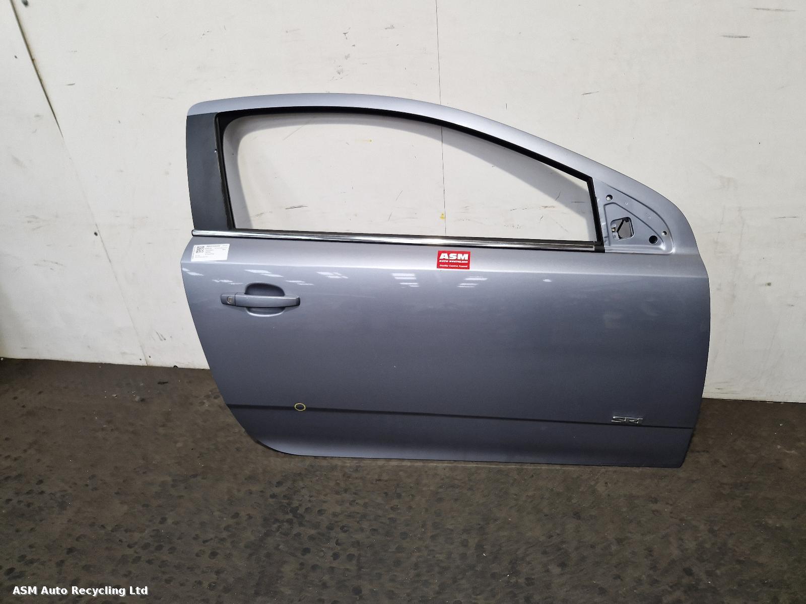 View Auto part R Front Door Vauxhall Astra 2011