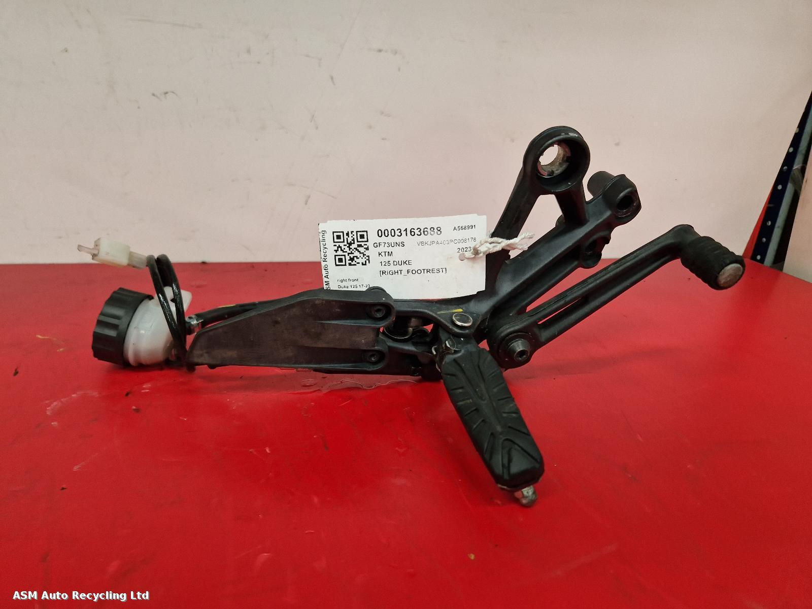 View Auto part Right Footrest Ktm 125 Duke 2023