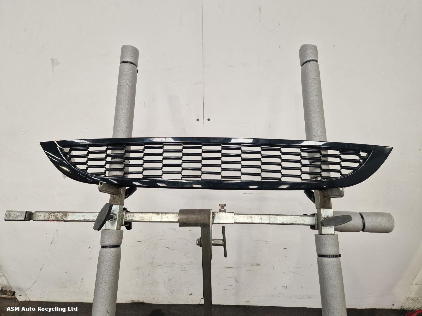 View Auto part Grille Mini (bmw) Mini 2005