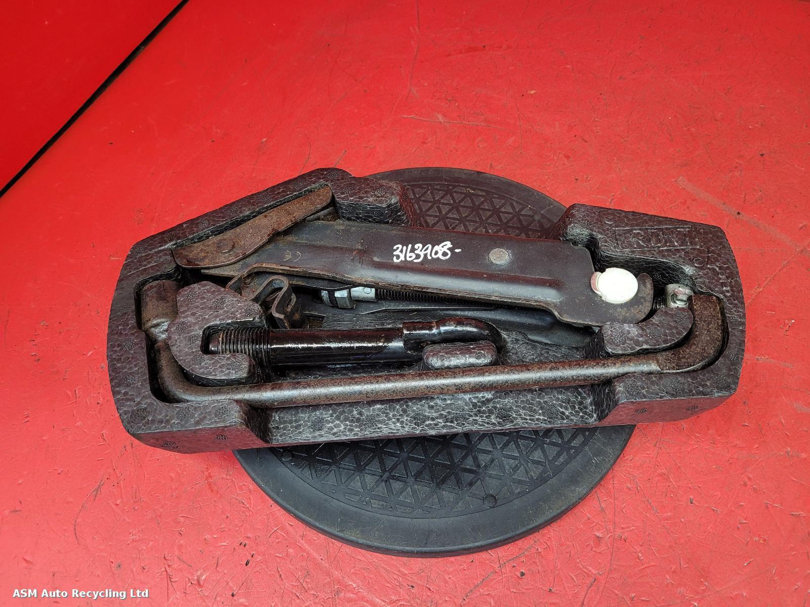 View Auto part Jack Citroen C1 2009