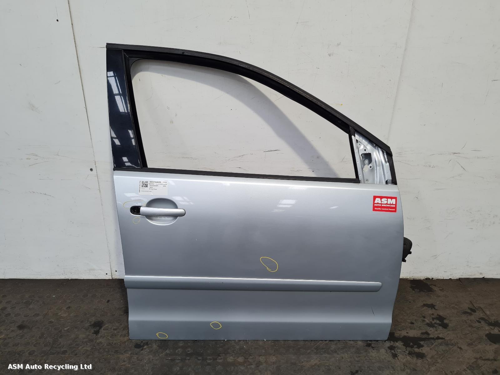 View Auto part R Front Door Volkswagen Polo 2002
