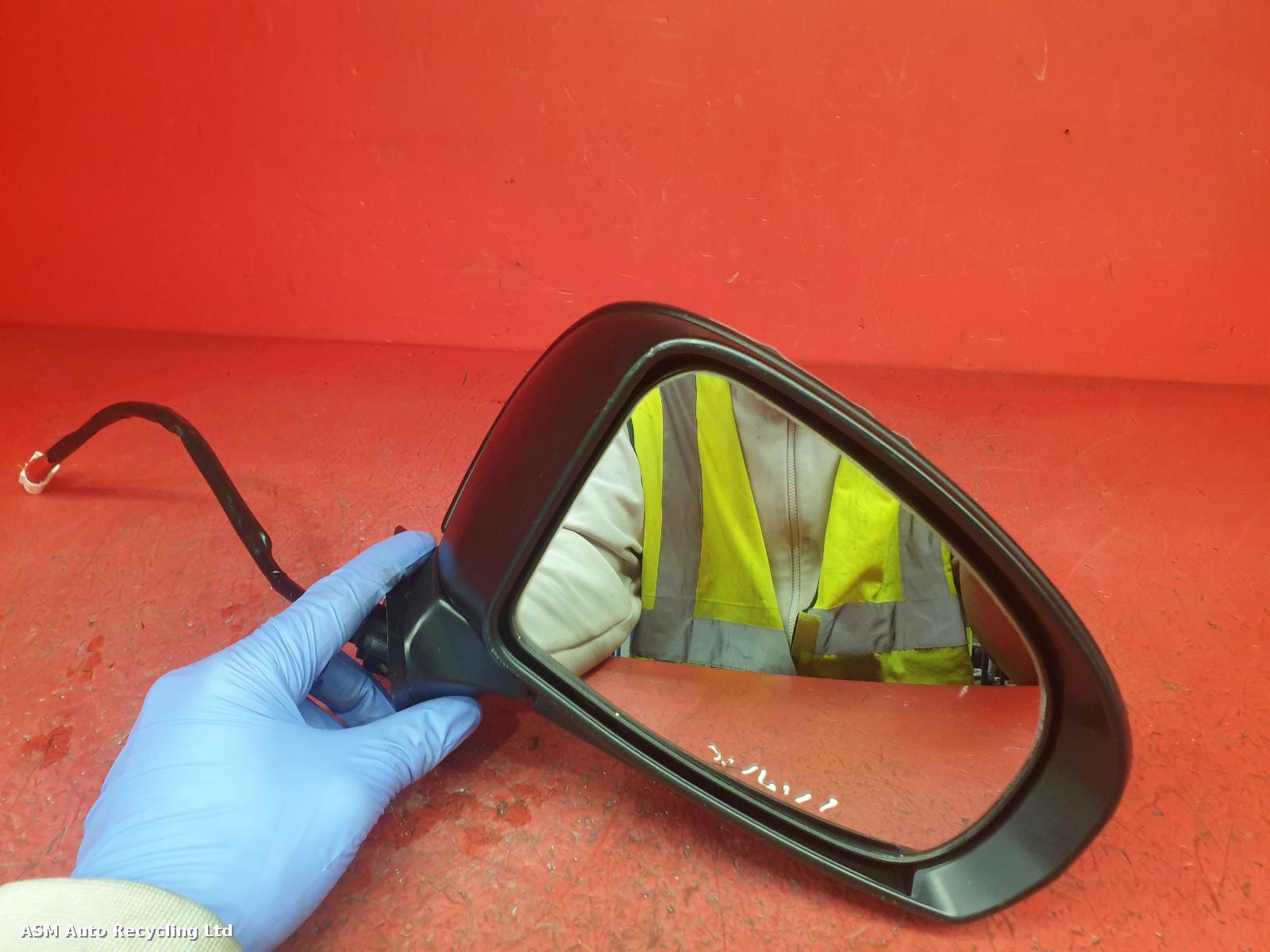 View Auto part R Door Mirror Toyota Prius 2011