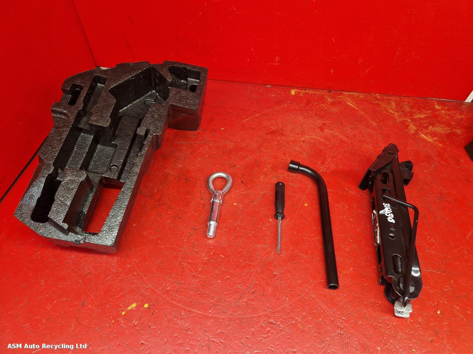 View Auto part Jack Vauxhall Corsa 2012
