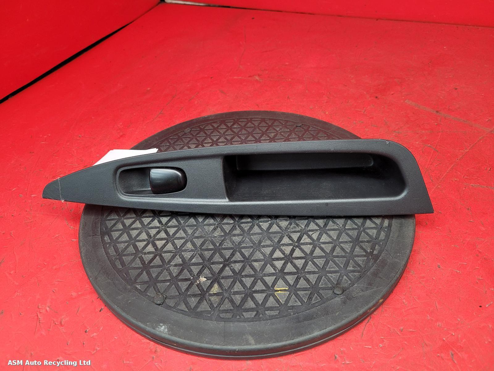 View Auto part Elect. Window Switch Nissan Qashqai 2014