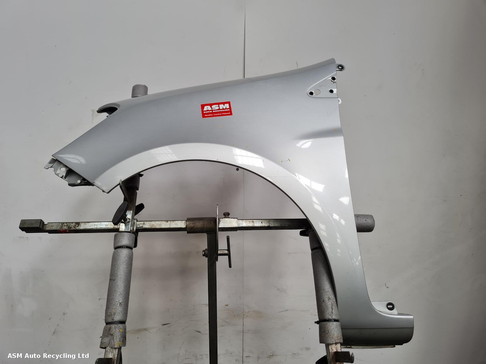 View Auto part L Wing Renault Clio 2008