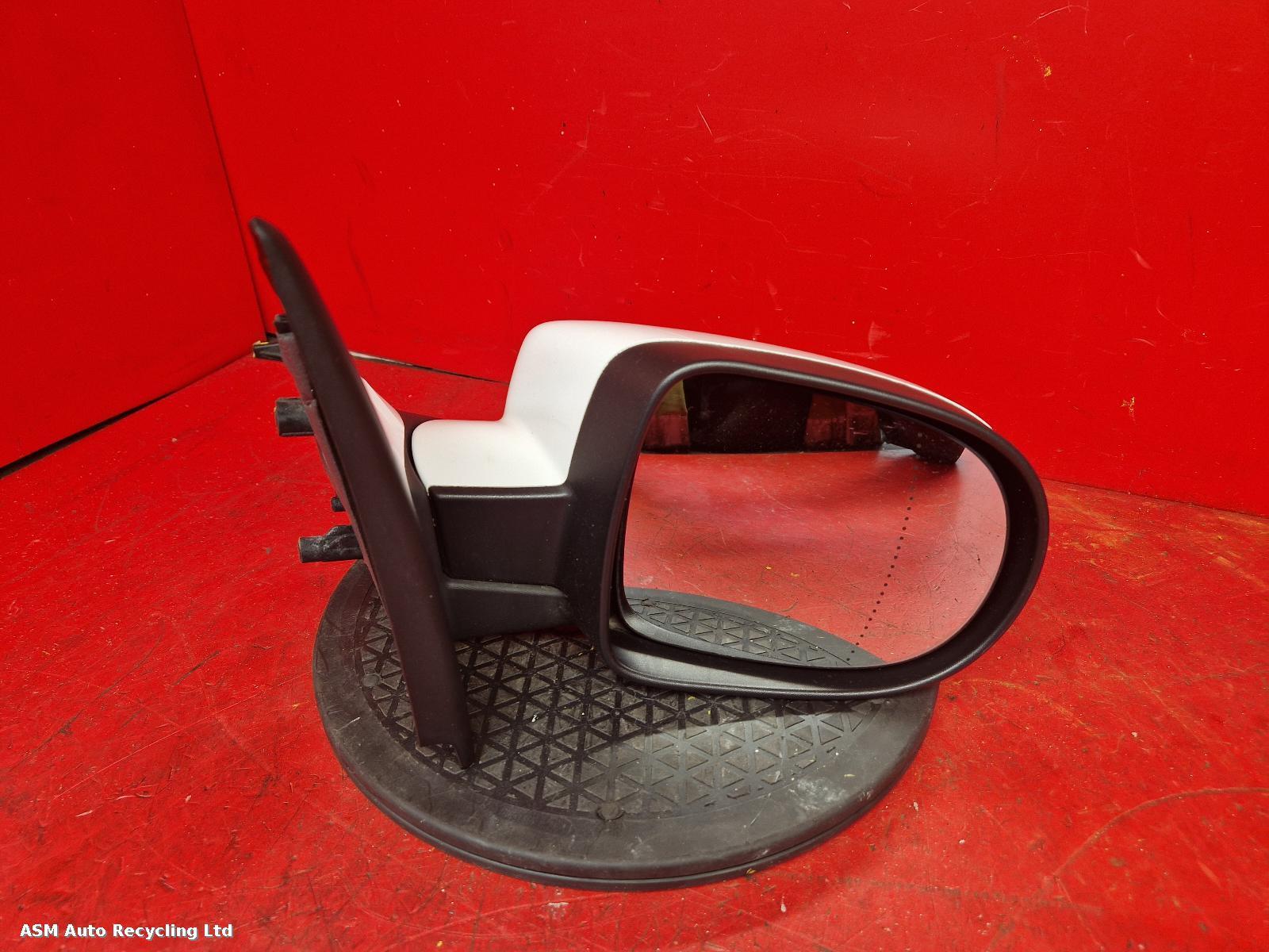 View Auto part R Door Mirror Renault Clio 2010