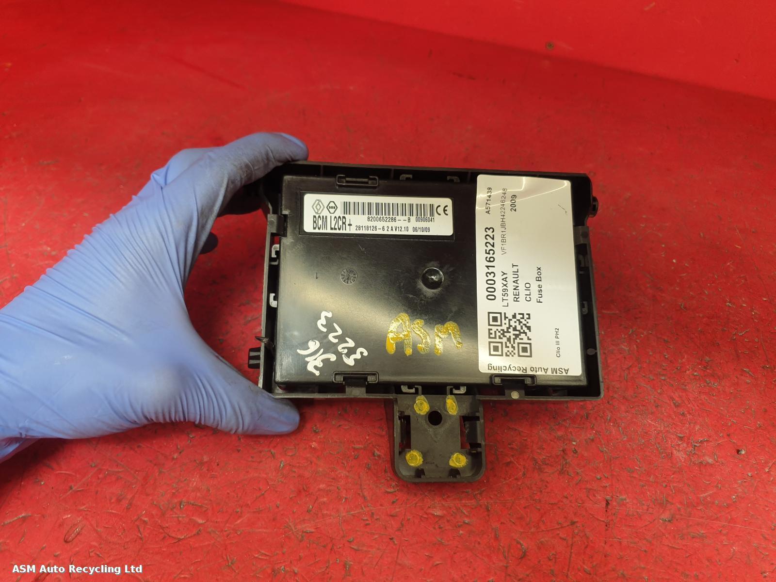 View Auto part Fuse Box Renault Clio 2009