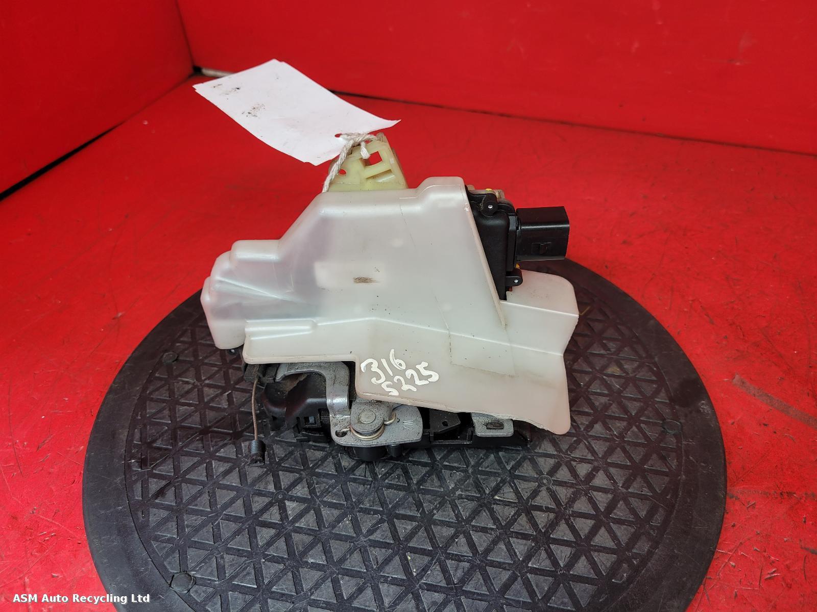 View Auto part Door Lock Assembly Volkswagen Passat 2005