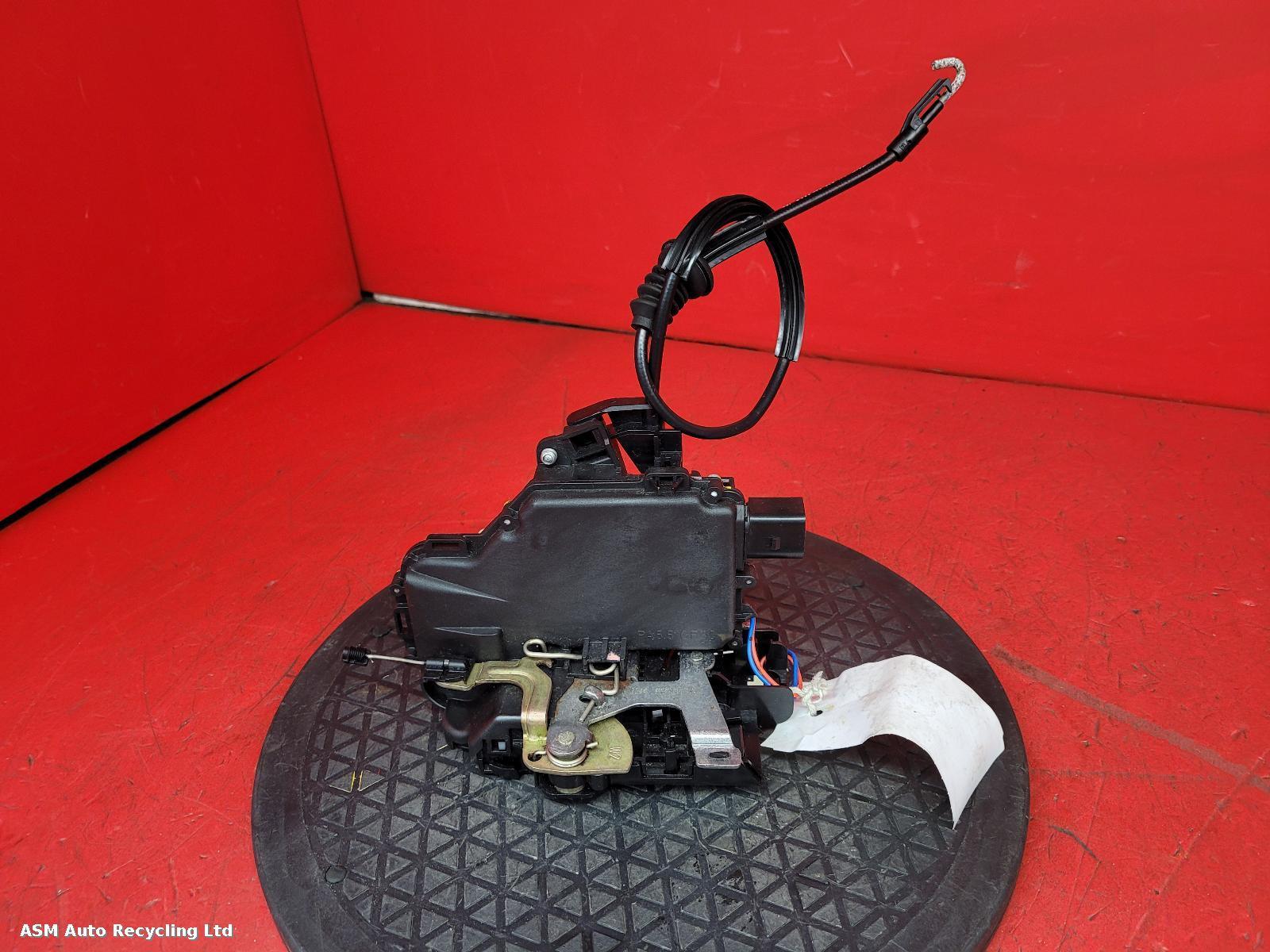 View Auto part Door Lock Assembly Volkswagen Golf 2001