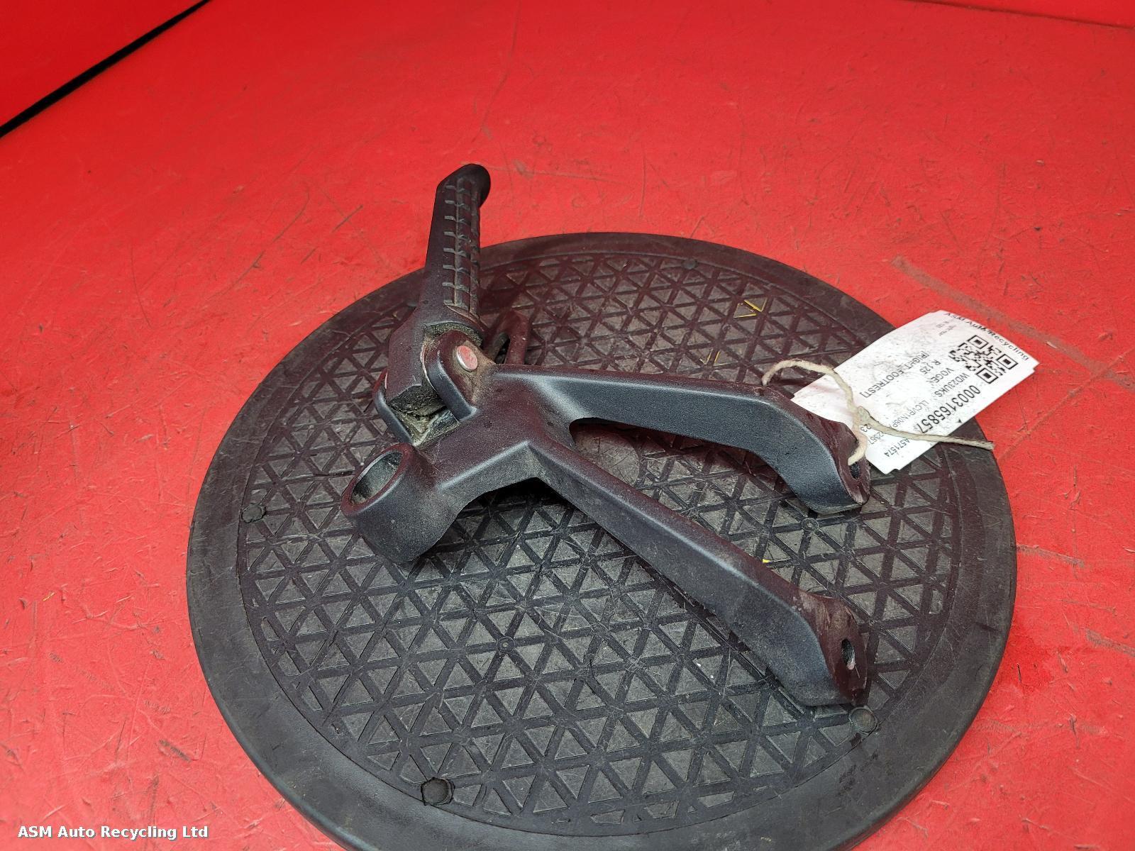 View Auto part Right Footrest Voge R 125 2023