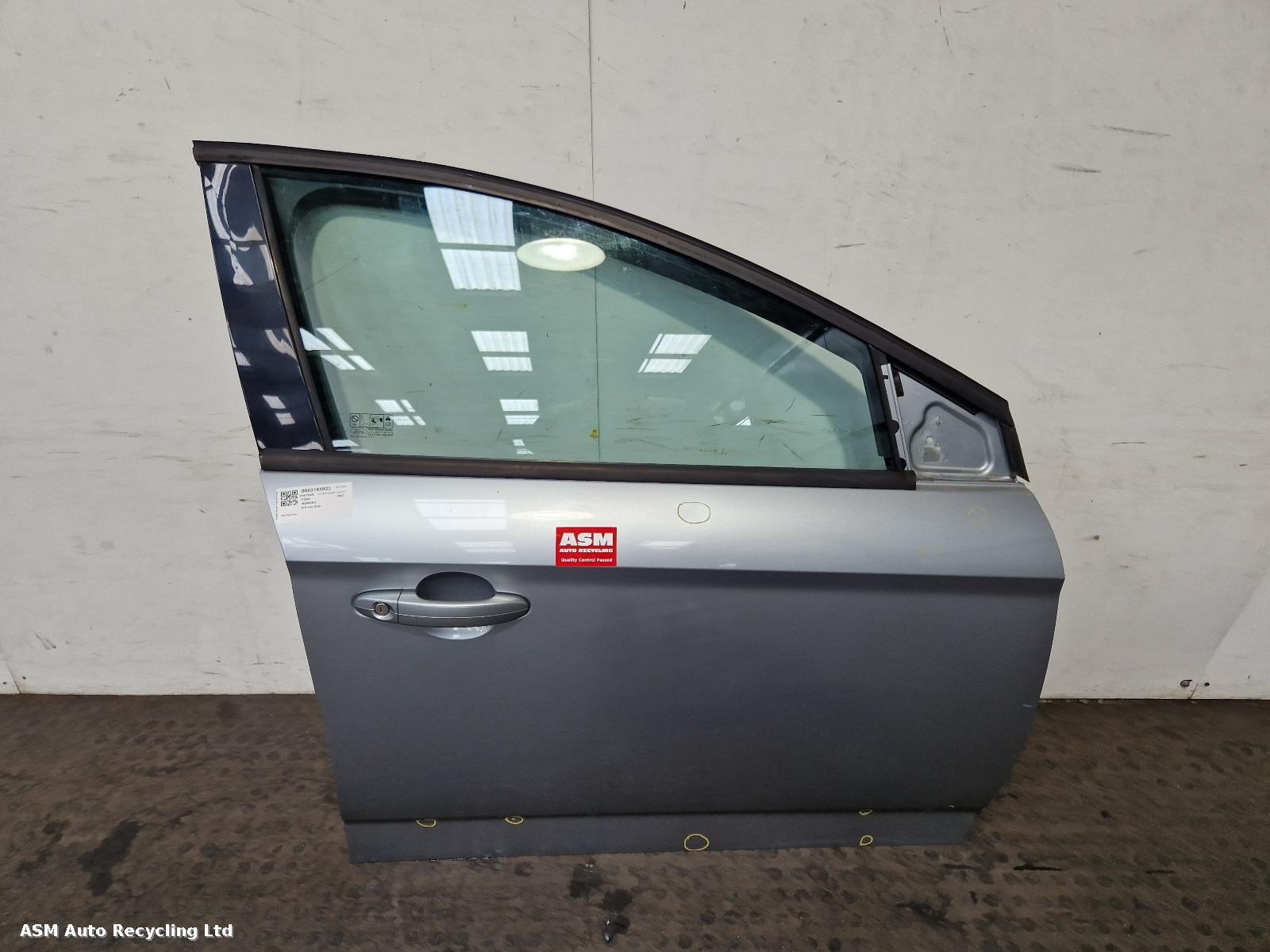 View Auto part R Front Door Ford Mondeo 2007