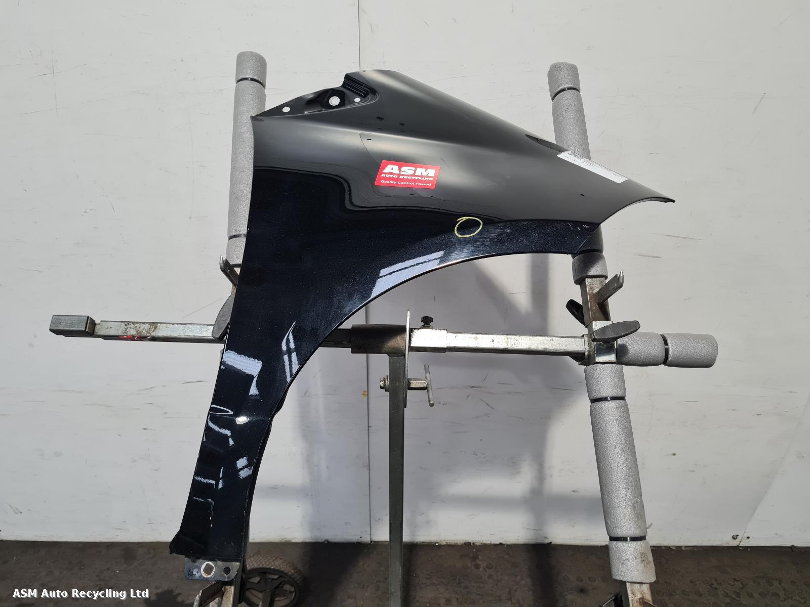 View Auto part R Wing Mercedes A Class 2011