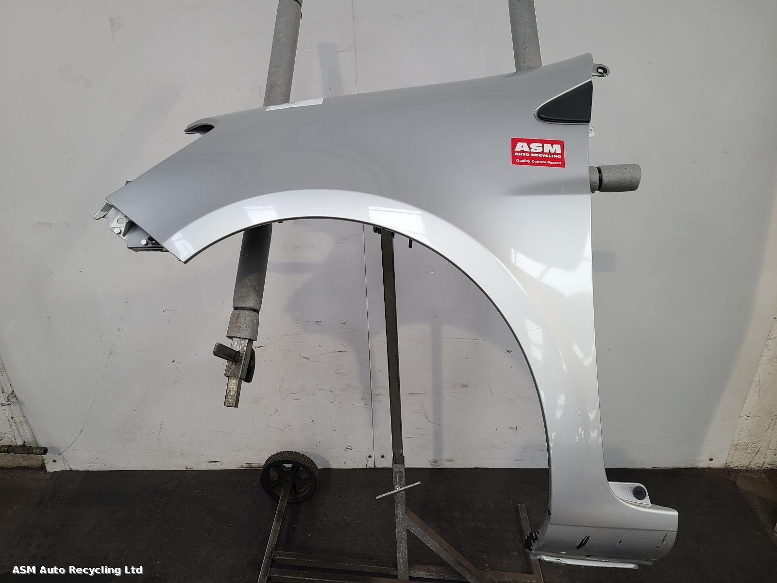 View Auto part L Wing Renault Clio 2007