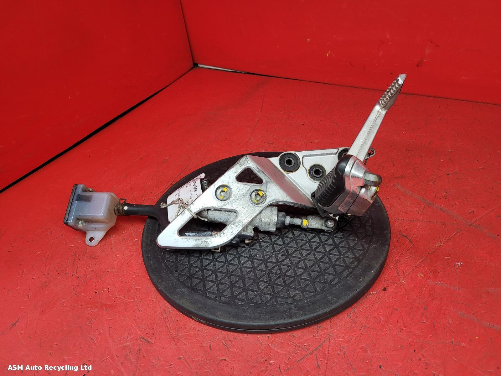 View Auto part Right Footrest Suzuki Gsf 650 2008