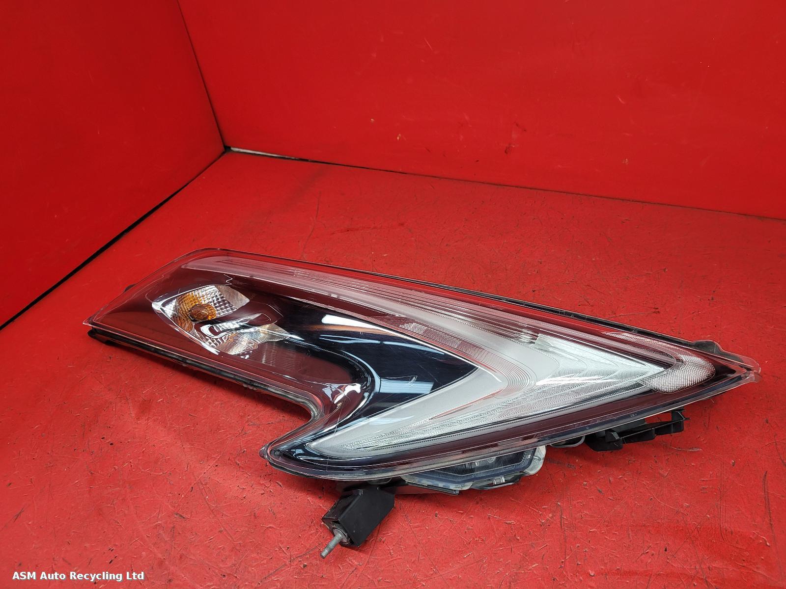 View Auto part R Headlamp Nissan Juke 2018