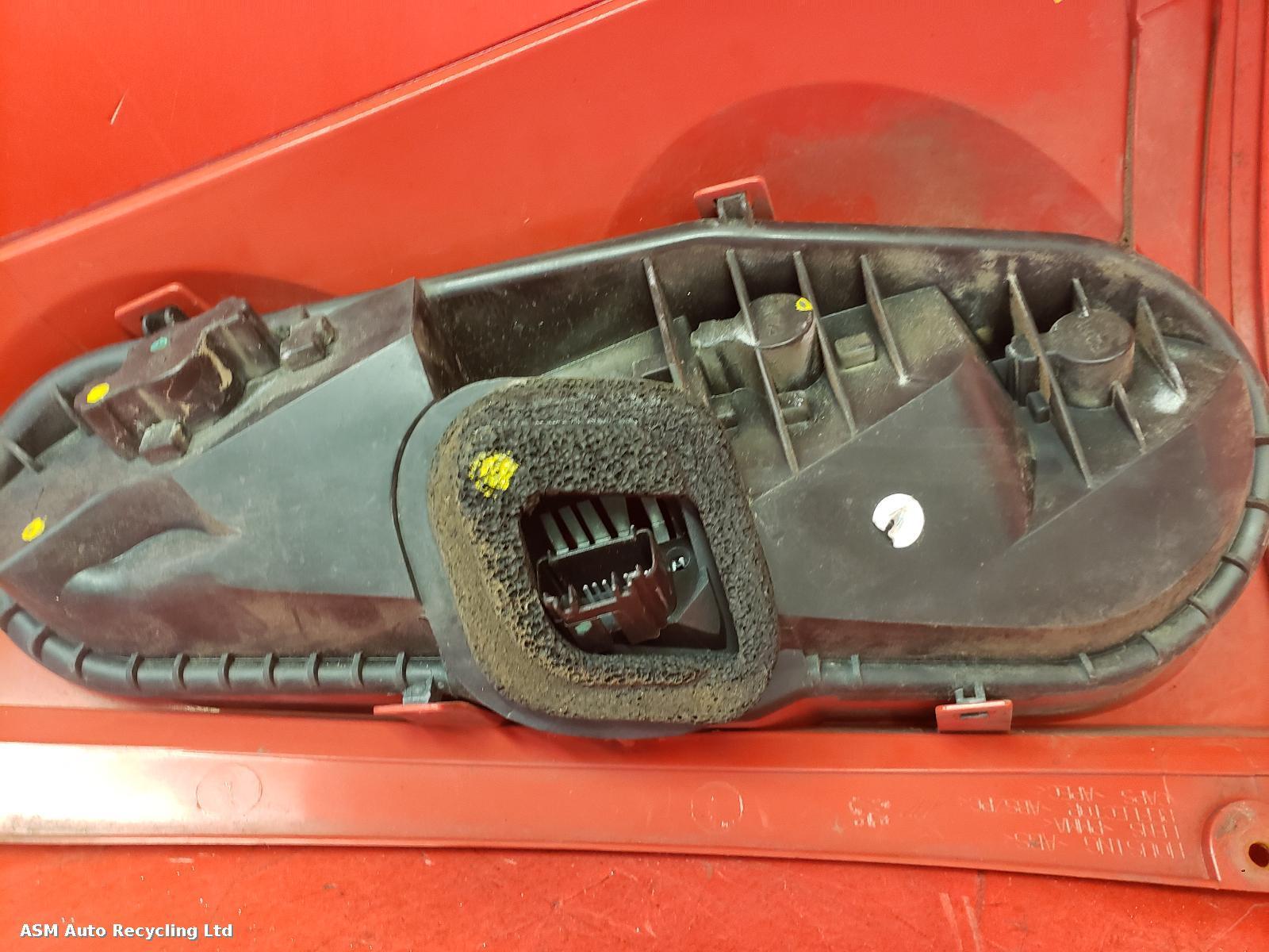 View Auto part L Taillight Peugeot 107 2006