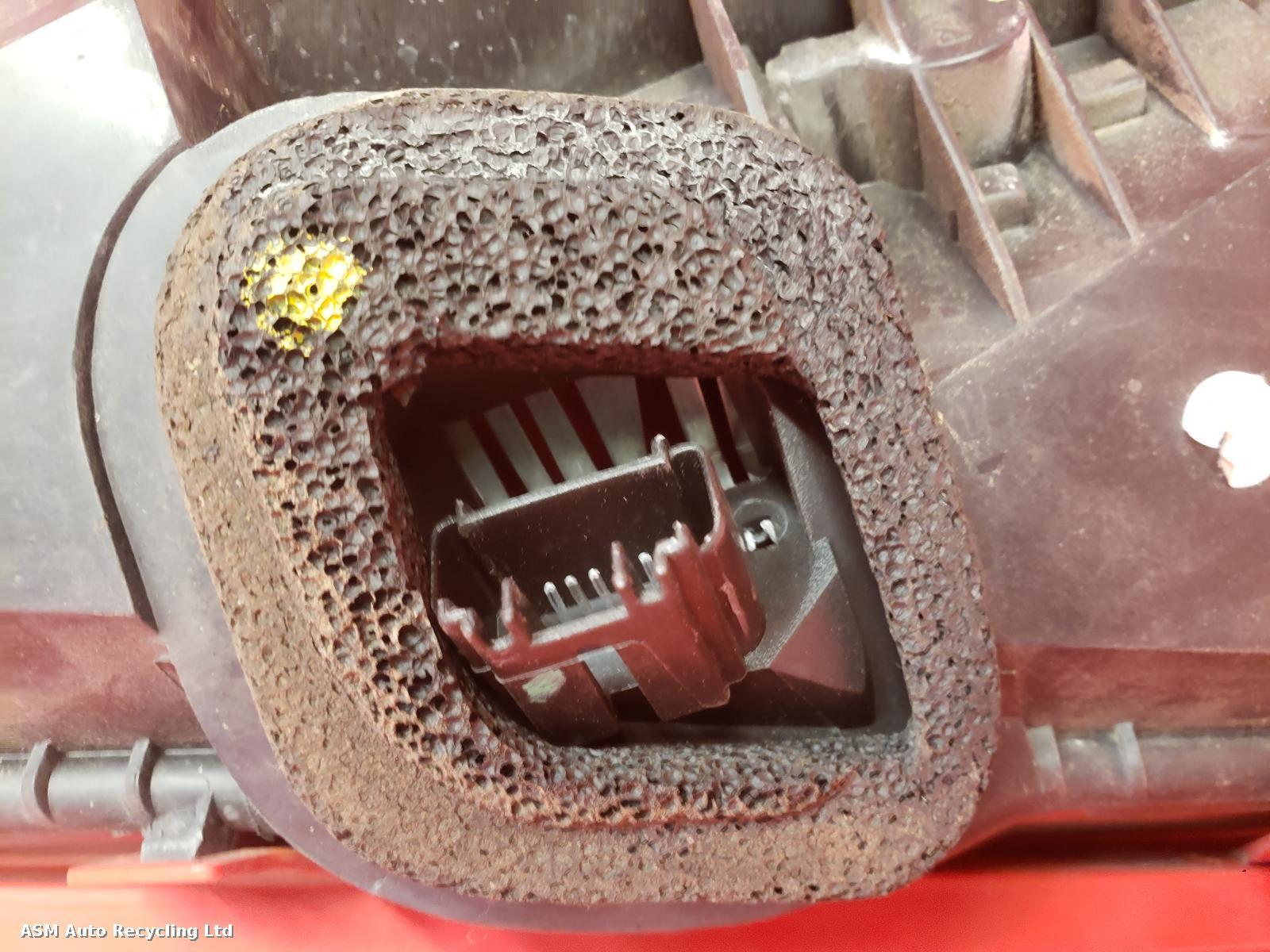 View Auto part L Taillight Peugeot 107 2006