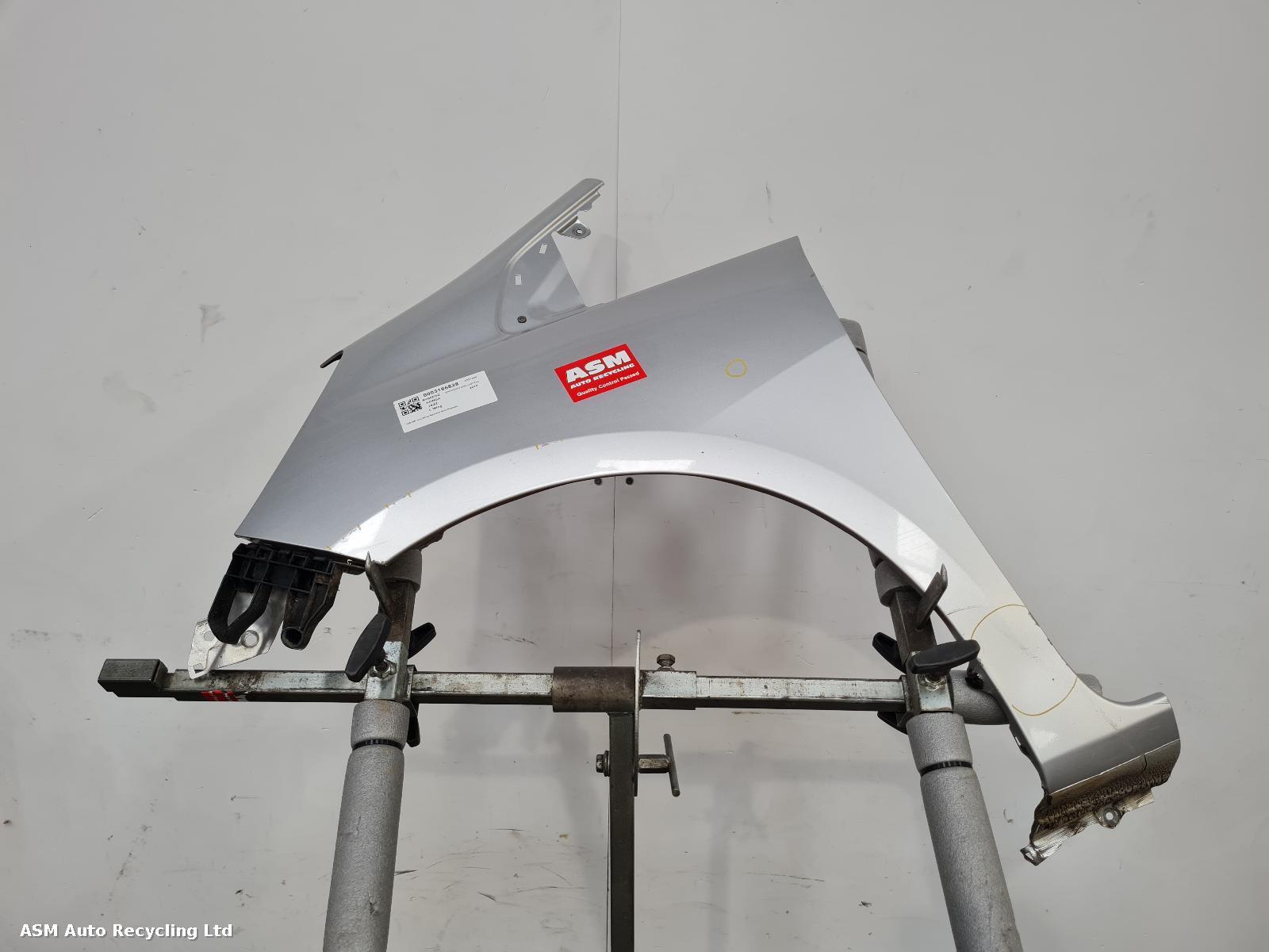 View Auto part L Wing Honda Jazz 2010