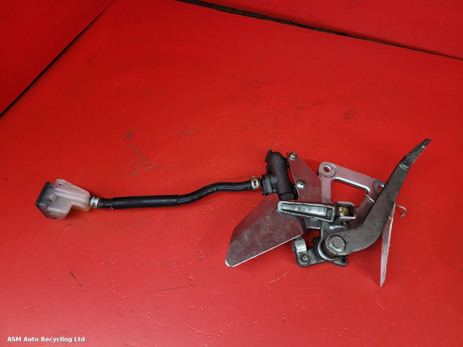 View Auto part Right Footrest Suzuki Gs 500 2004