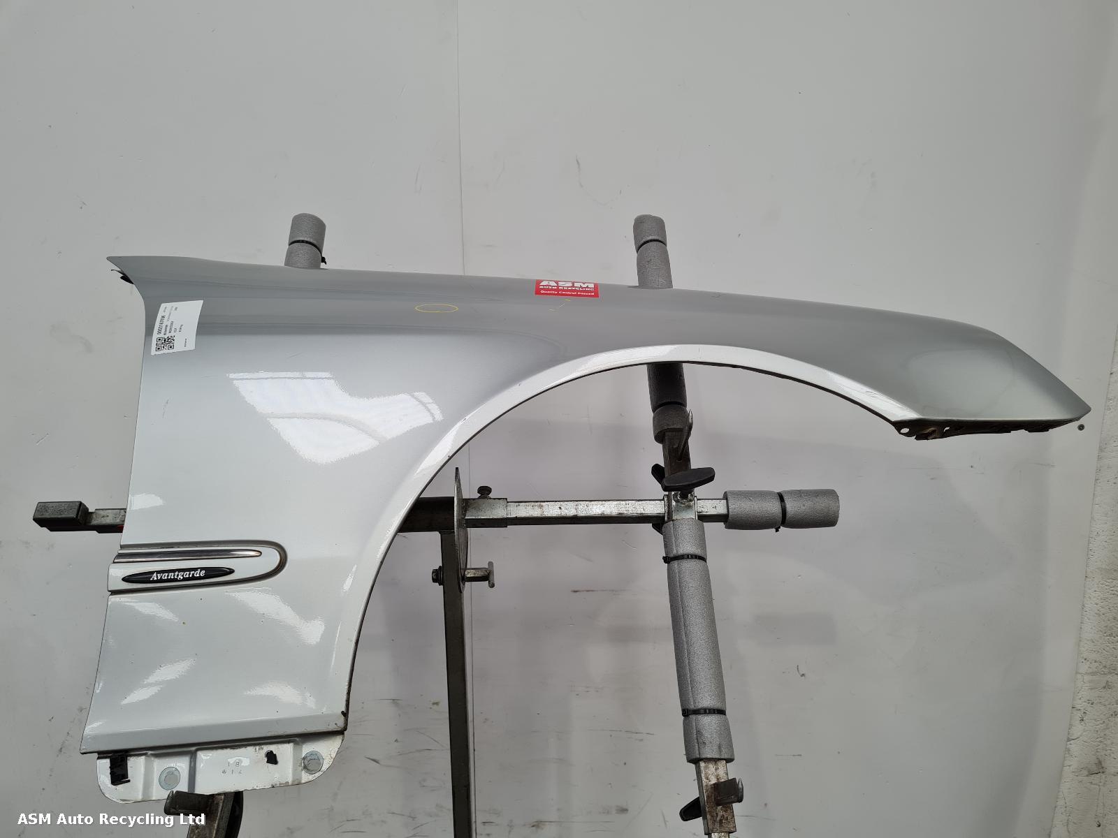 View Auto part R Wing Mercedes Clk 2004