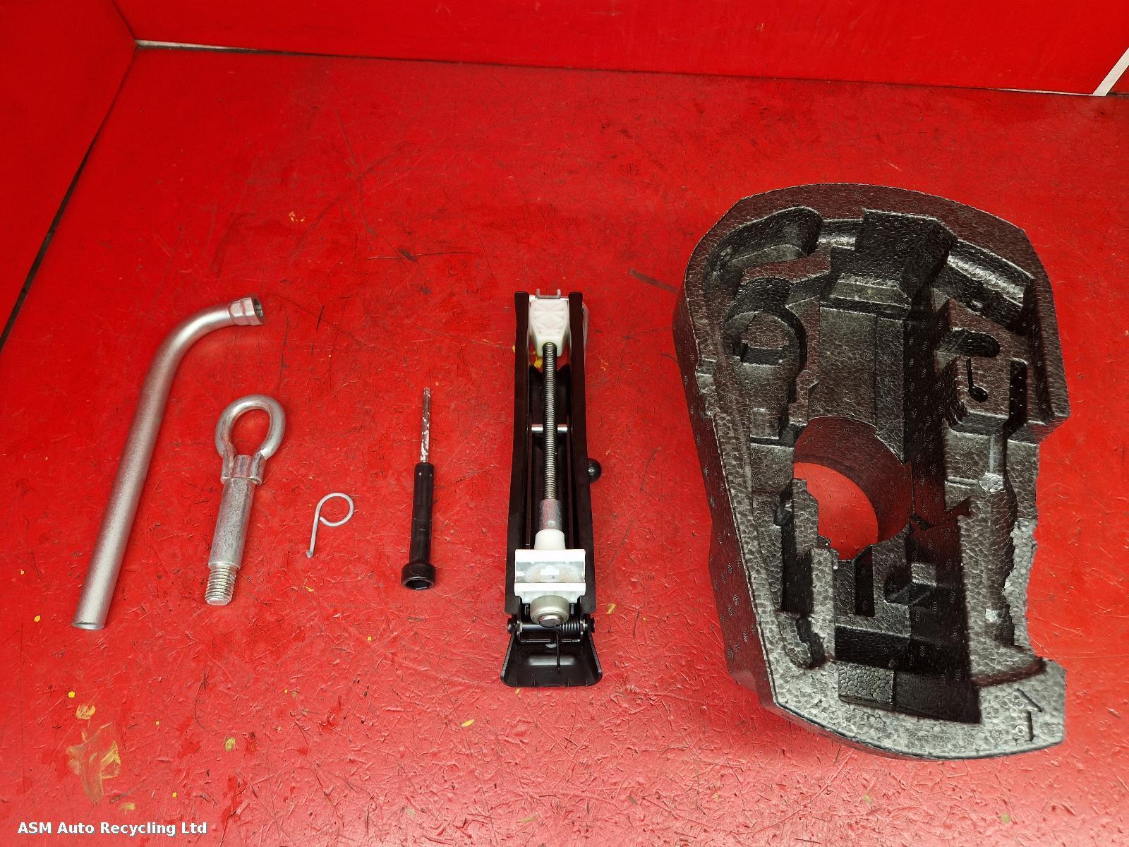 View Auto part Jack Volkswagen Polo 2017