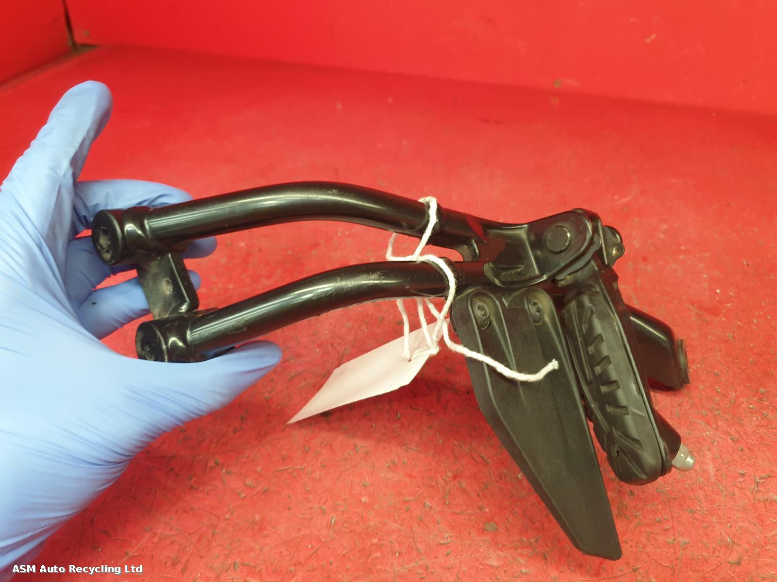 View Auto part Right Footrest Ktm 125 Duke 2021