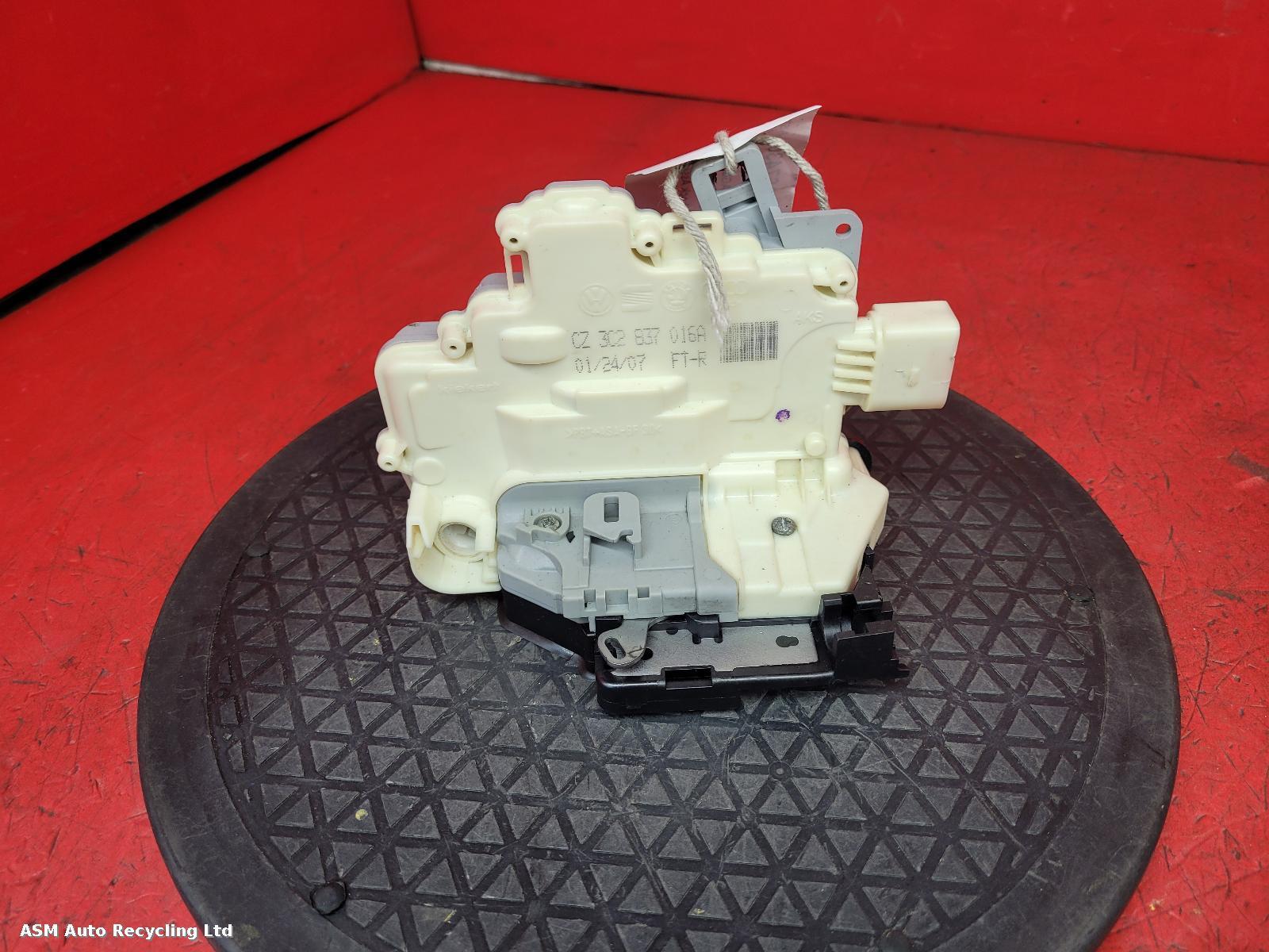 View Auto part Door Lock Assembly Volkswagen Passat 2007