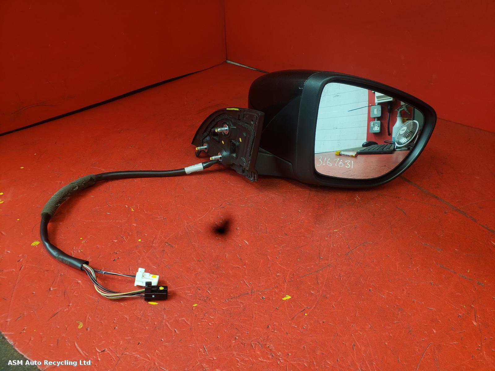 View Auto part R Door Mirror Nissan Leaf 2018