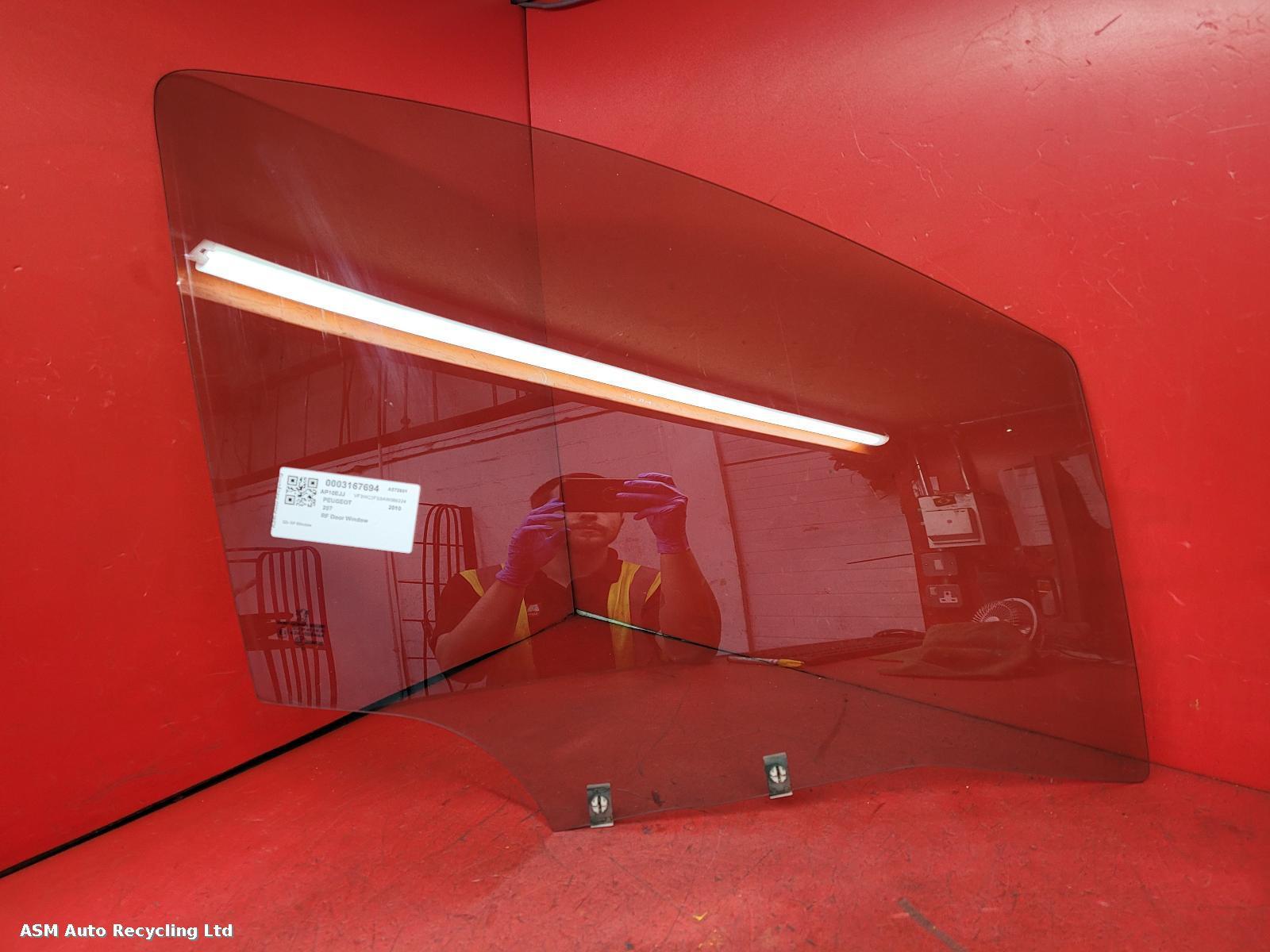 View Auto part RF Door Window Peugeot 207 2010
