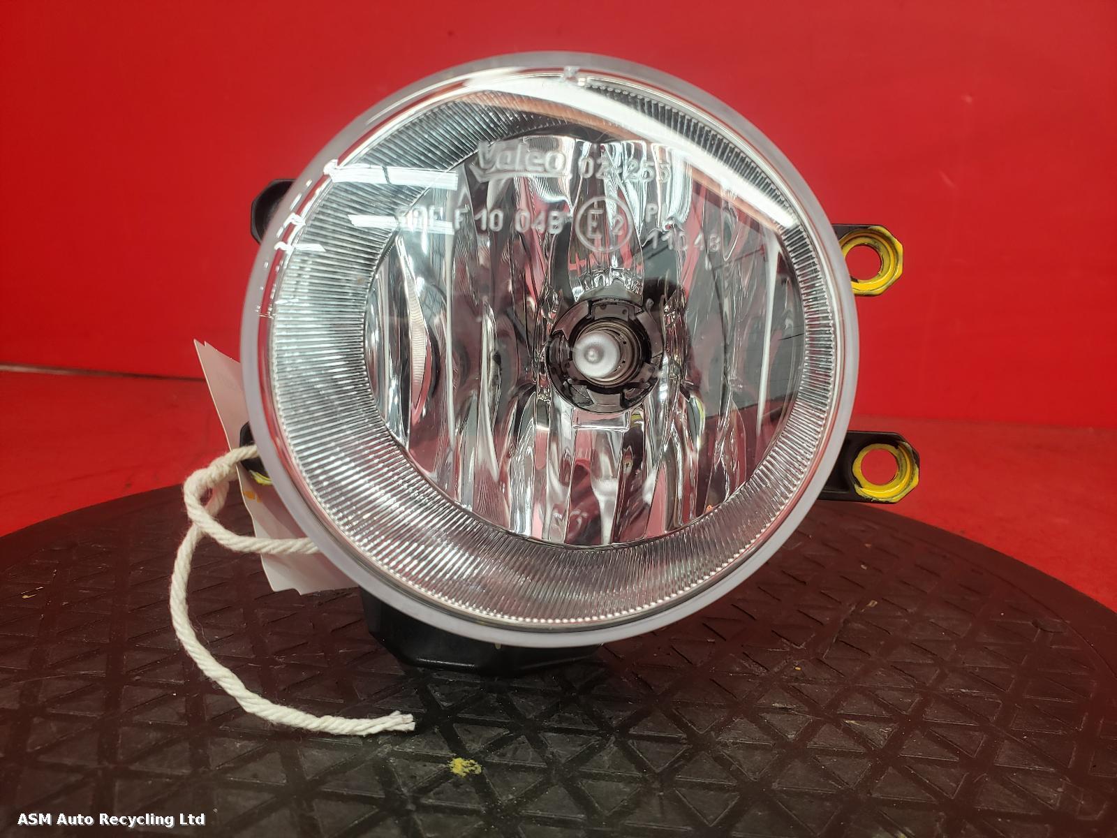 View Auto part Fog Lamp Toyota Auris 2015