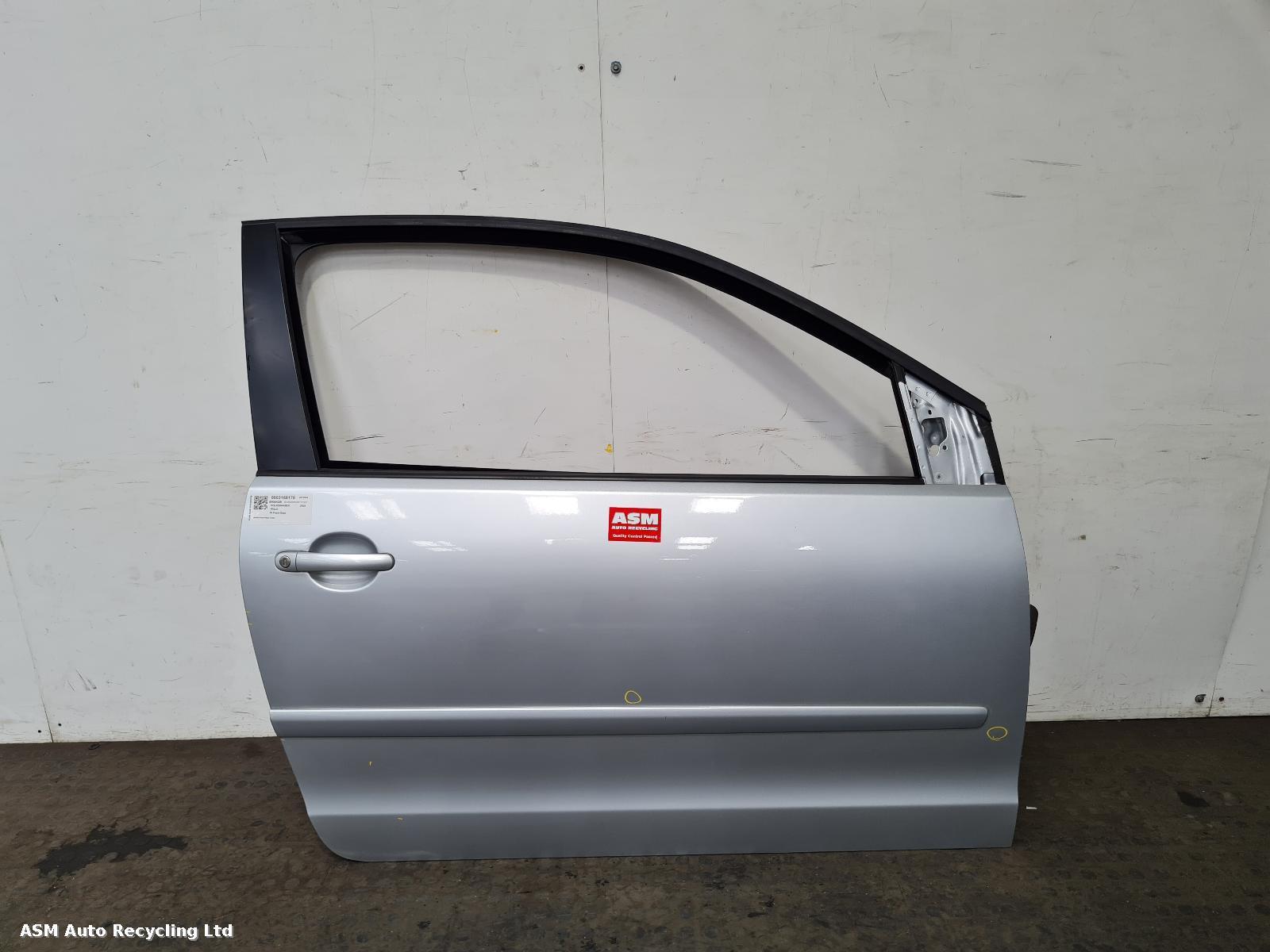 View Auto part R Front Door Volkswagen Polo 2009