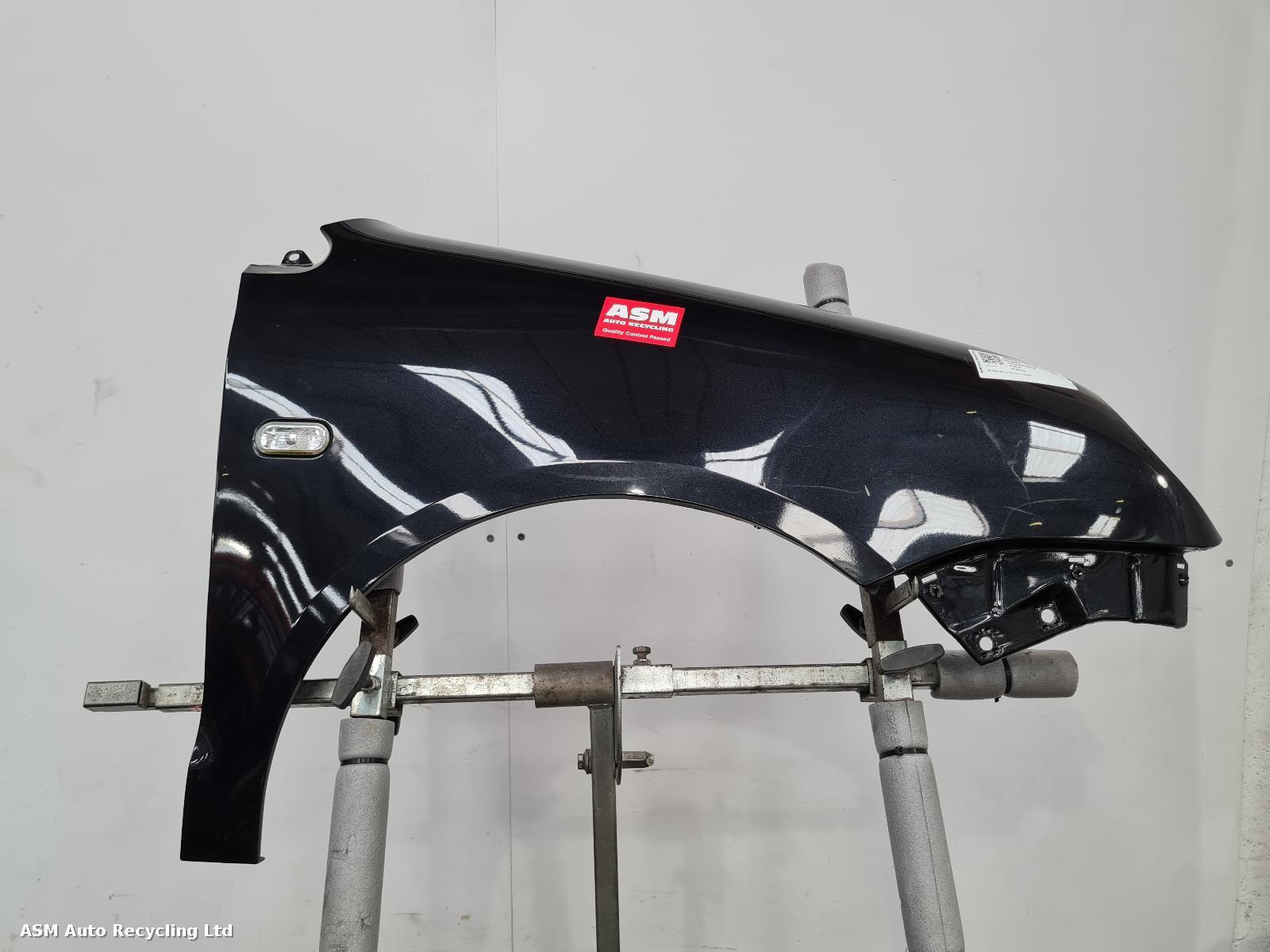 View Auto part R Wing Volkswagen Polo 2004