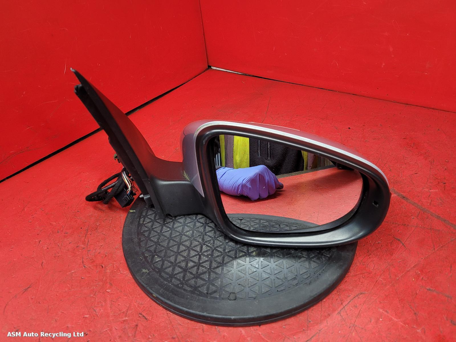 View Auto part R Door Mirror Volkswagen Golf 2011