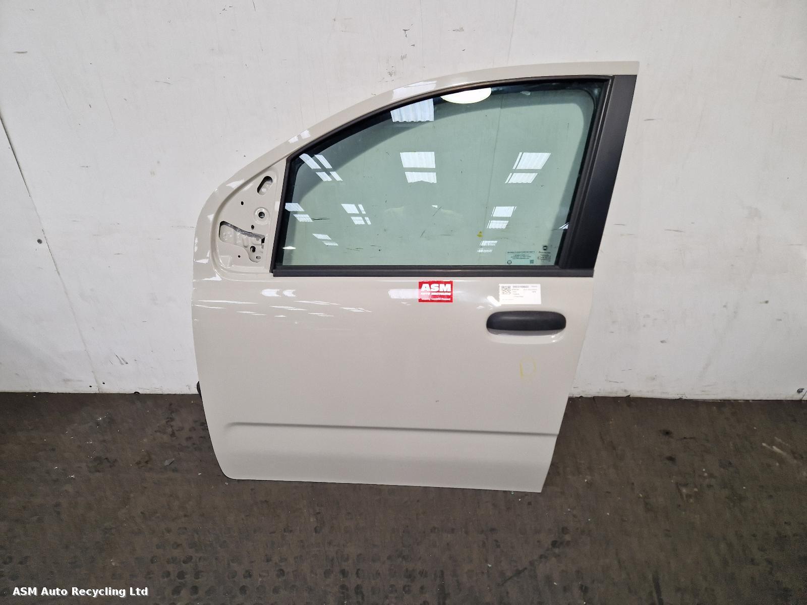 View Auto part L Front Door Fiat Panda 2015