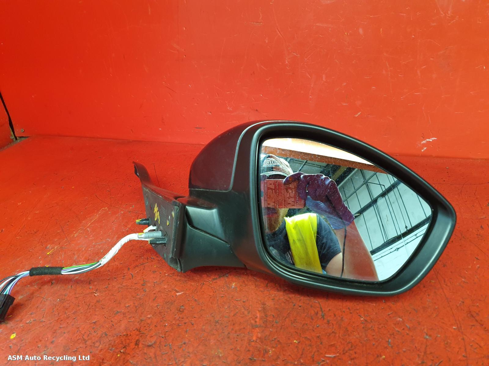 View Auto part R Door Mirror Peugeot 208 2019