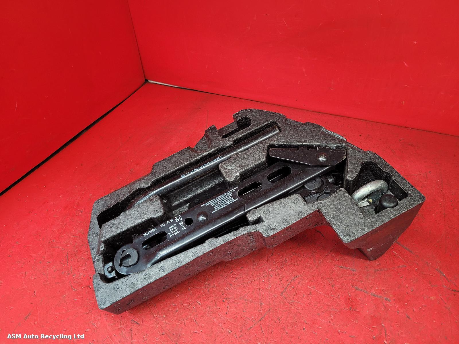 View Auto part Jack Vauxhall Corsa 2009