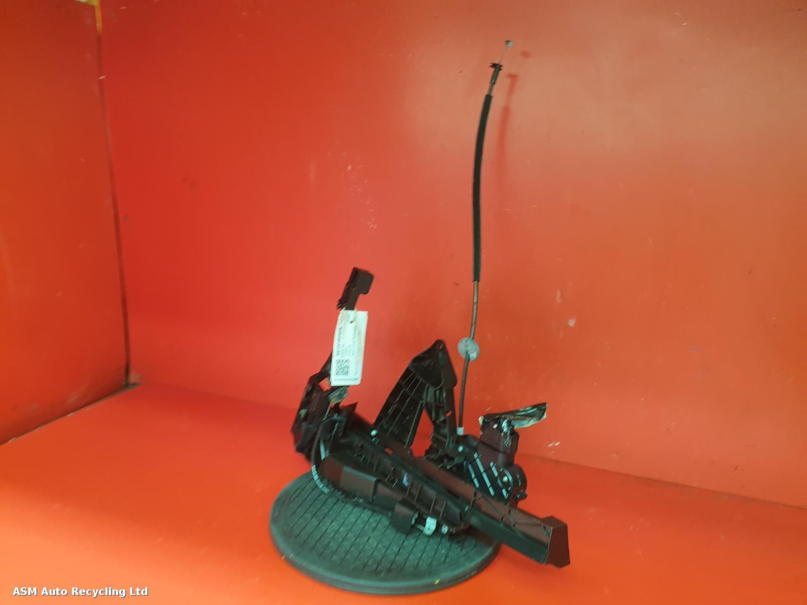 View Auto part Door Lock Assembly Ford Focus 2005