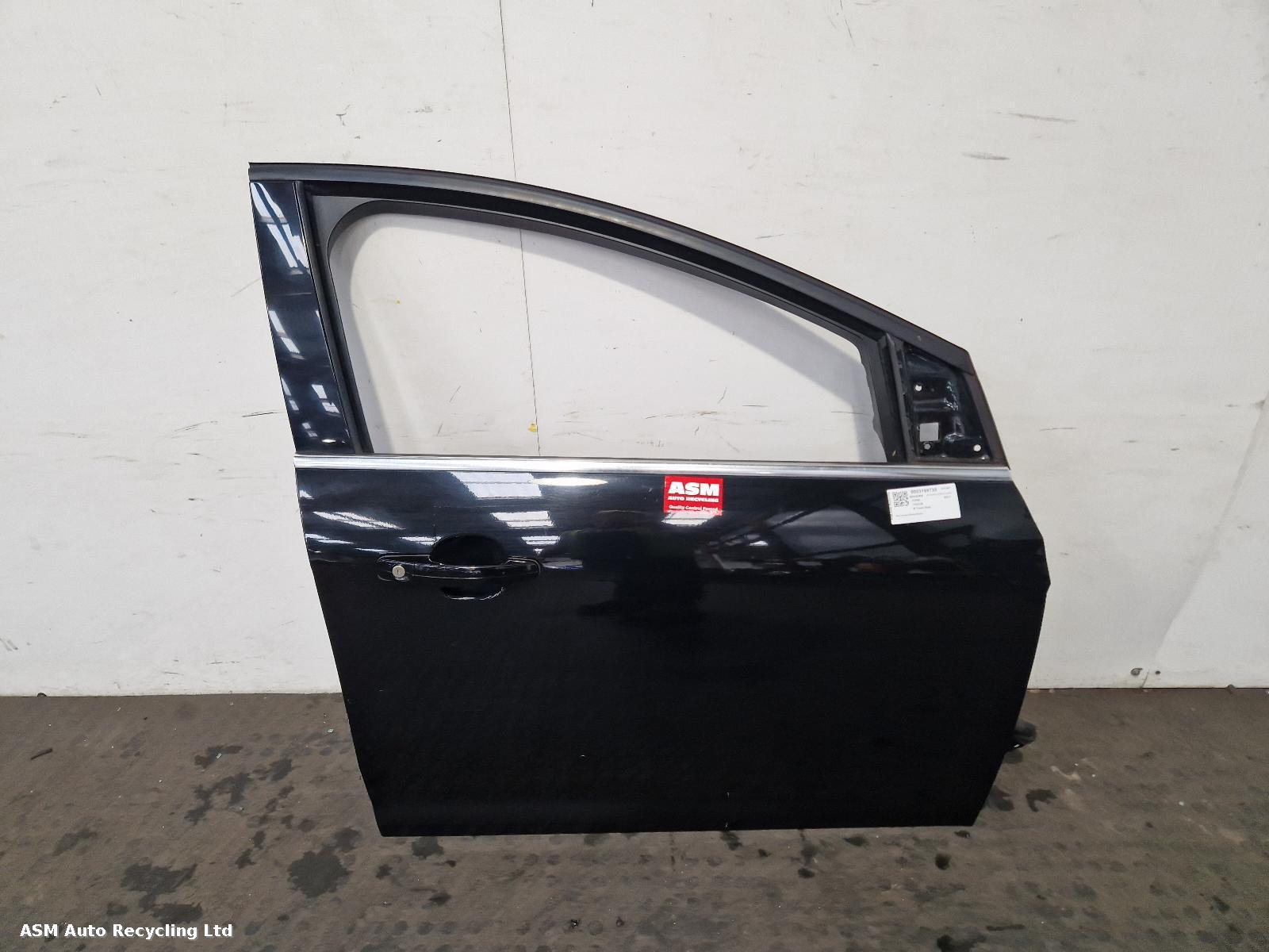 View Auto part R Front Door Ford Focus 2013