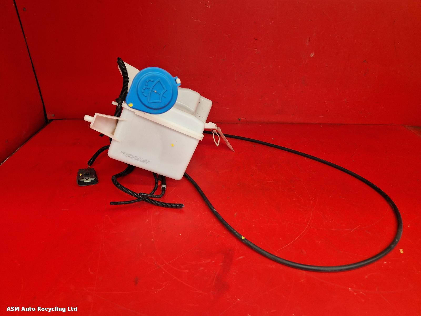 View Auto part Washer Bottle Volvo V40 2015