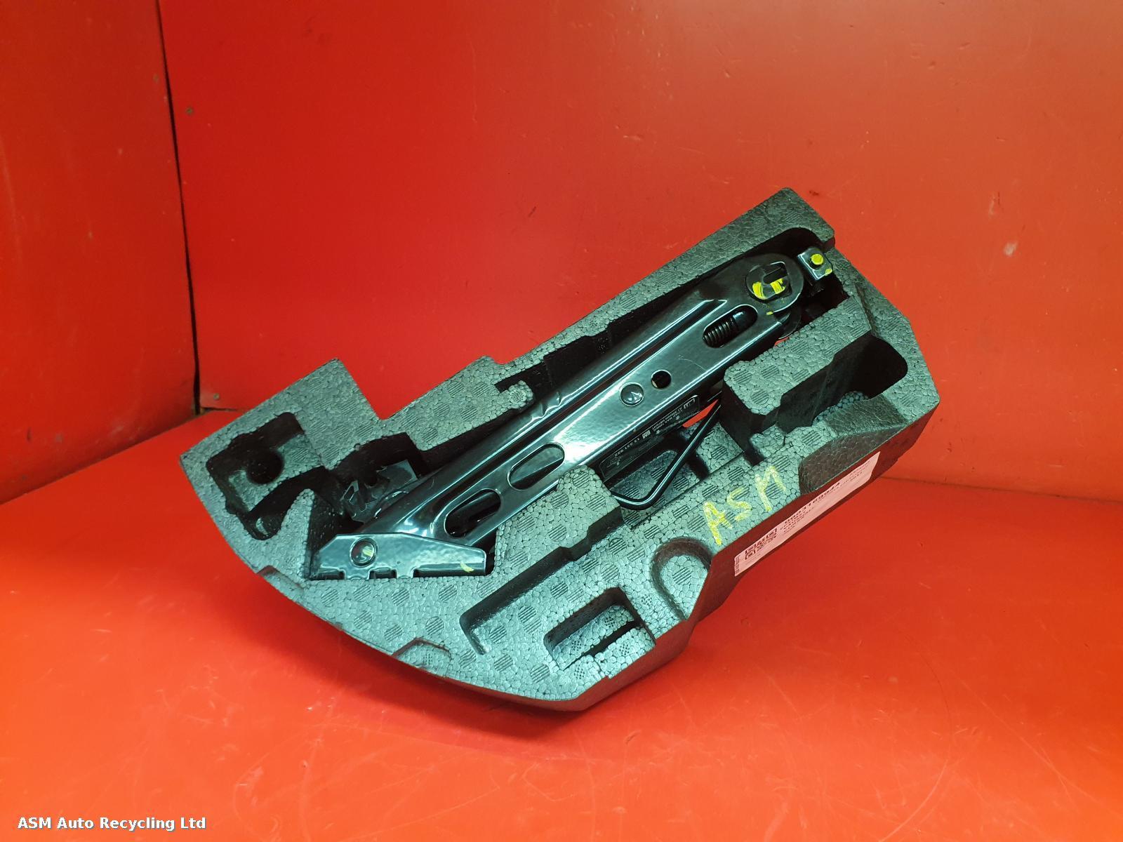 View Auto part Jack Vauxhall Corsa 2011